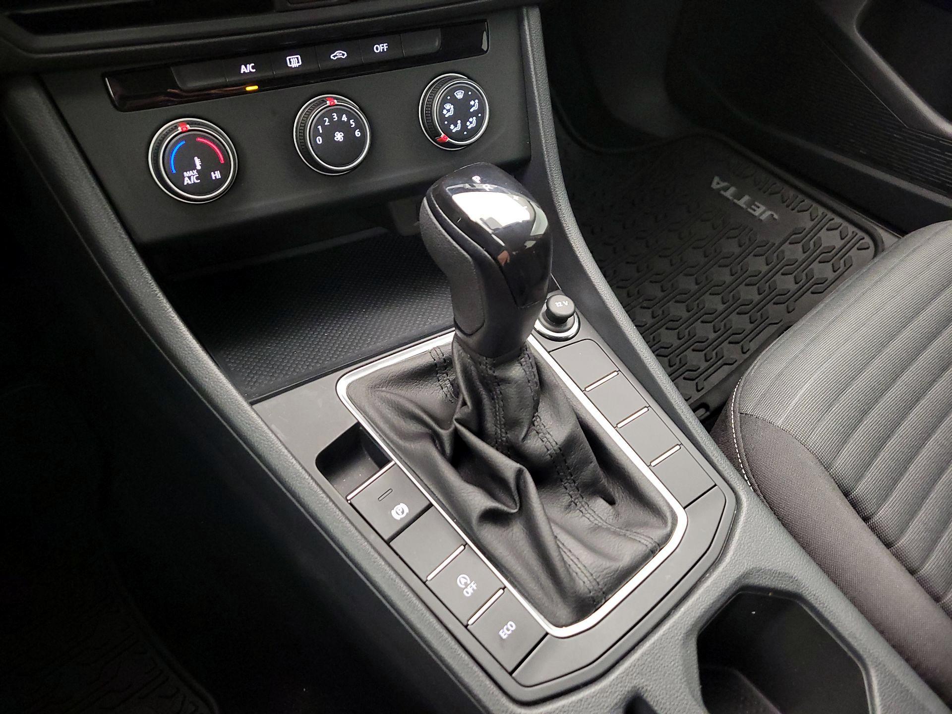 Thumbnail: 2023 Volkswagen Jetta - 17