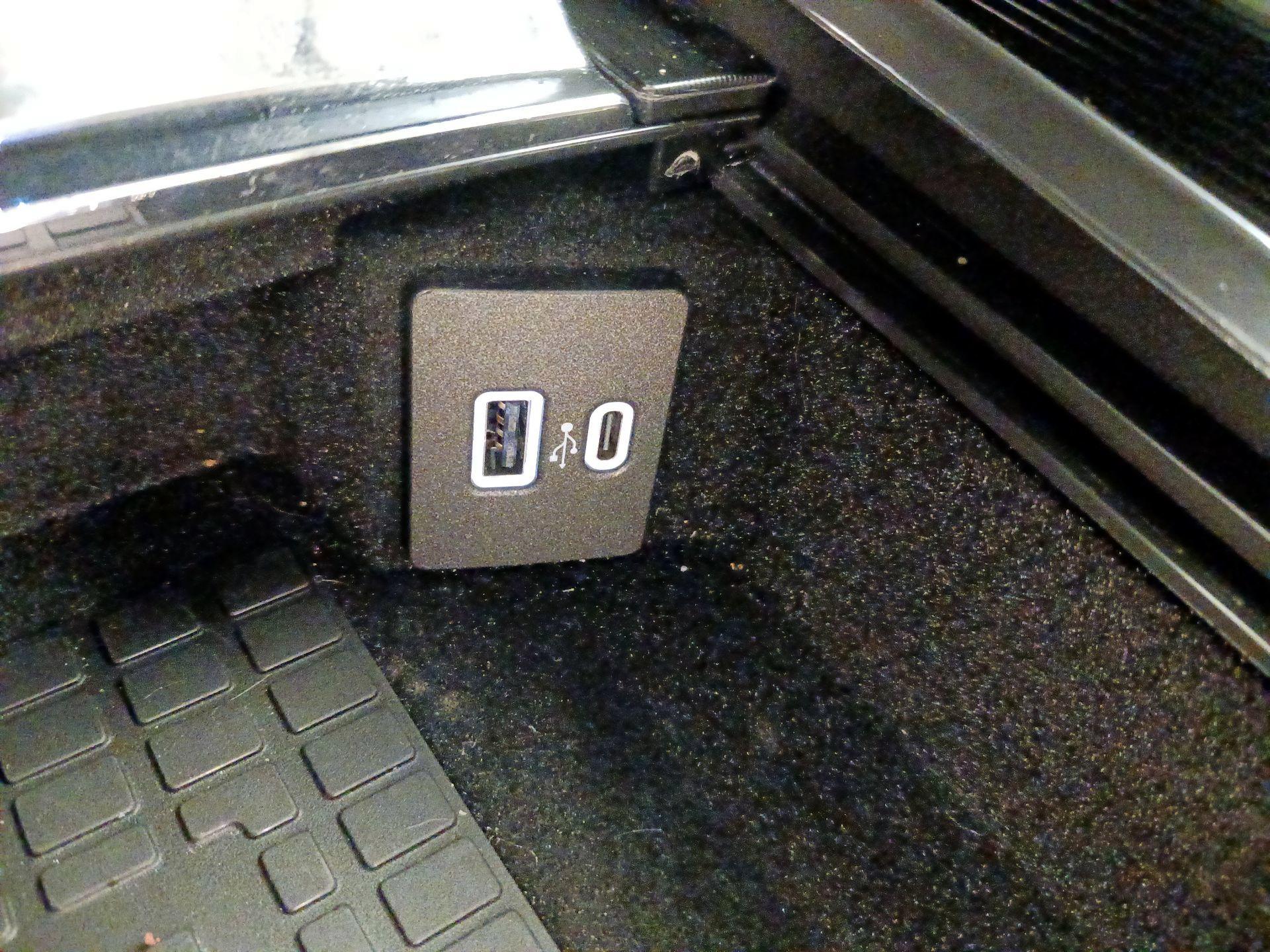 Thumbnail: 2024 Lincoln Corsair - 19