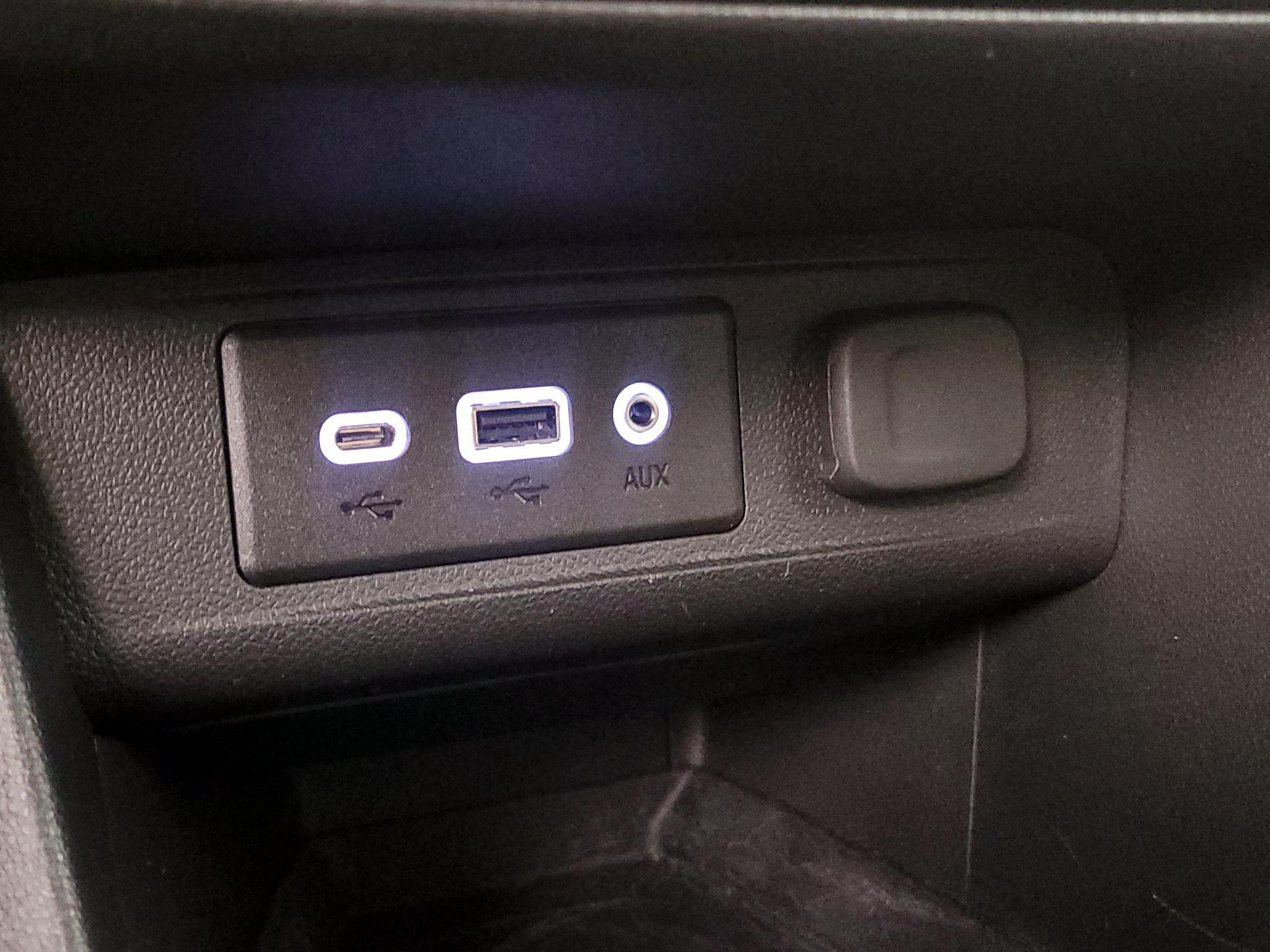 Thumbnail: 2023 Buick Encore GX - 18