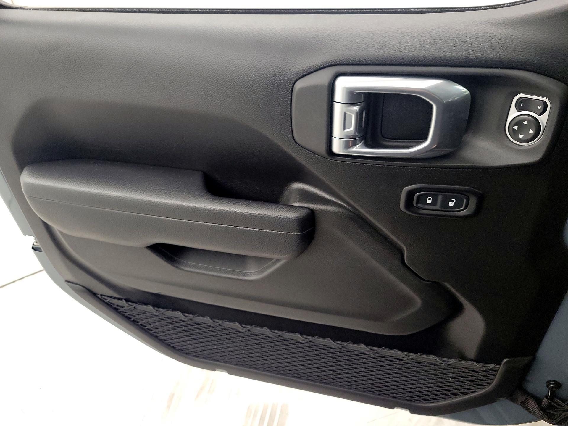 Thumbnail: 2024 Jeep Gladiator - 12