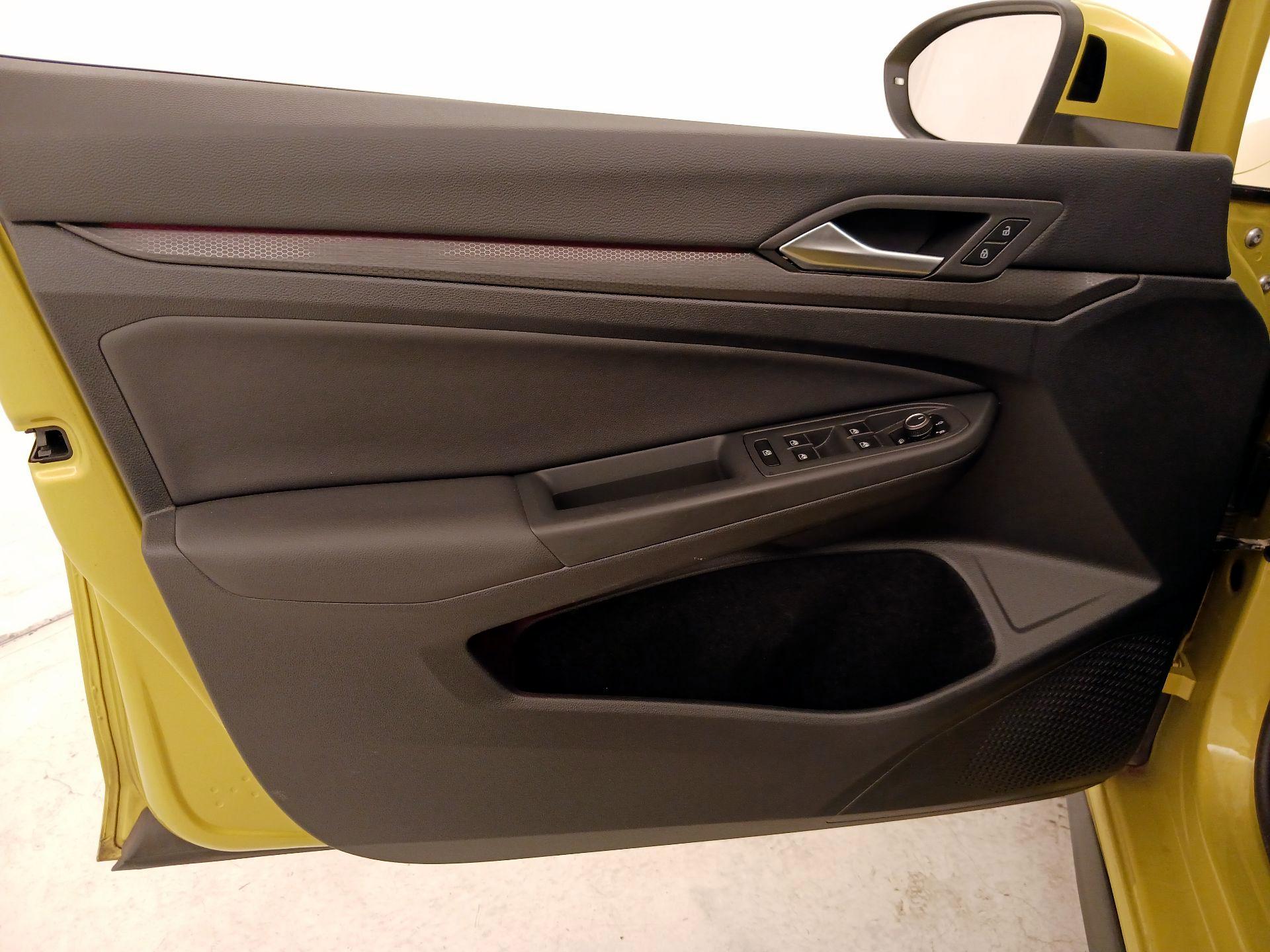 Thumbnail: 2022 Volkswagen Golf - 12