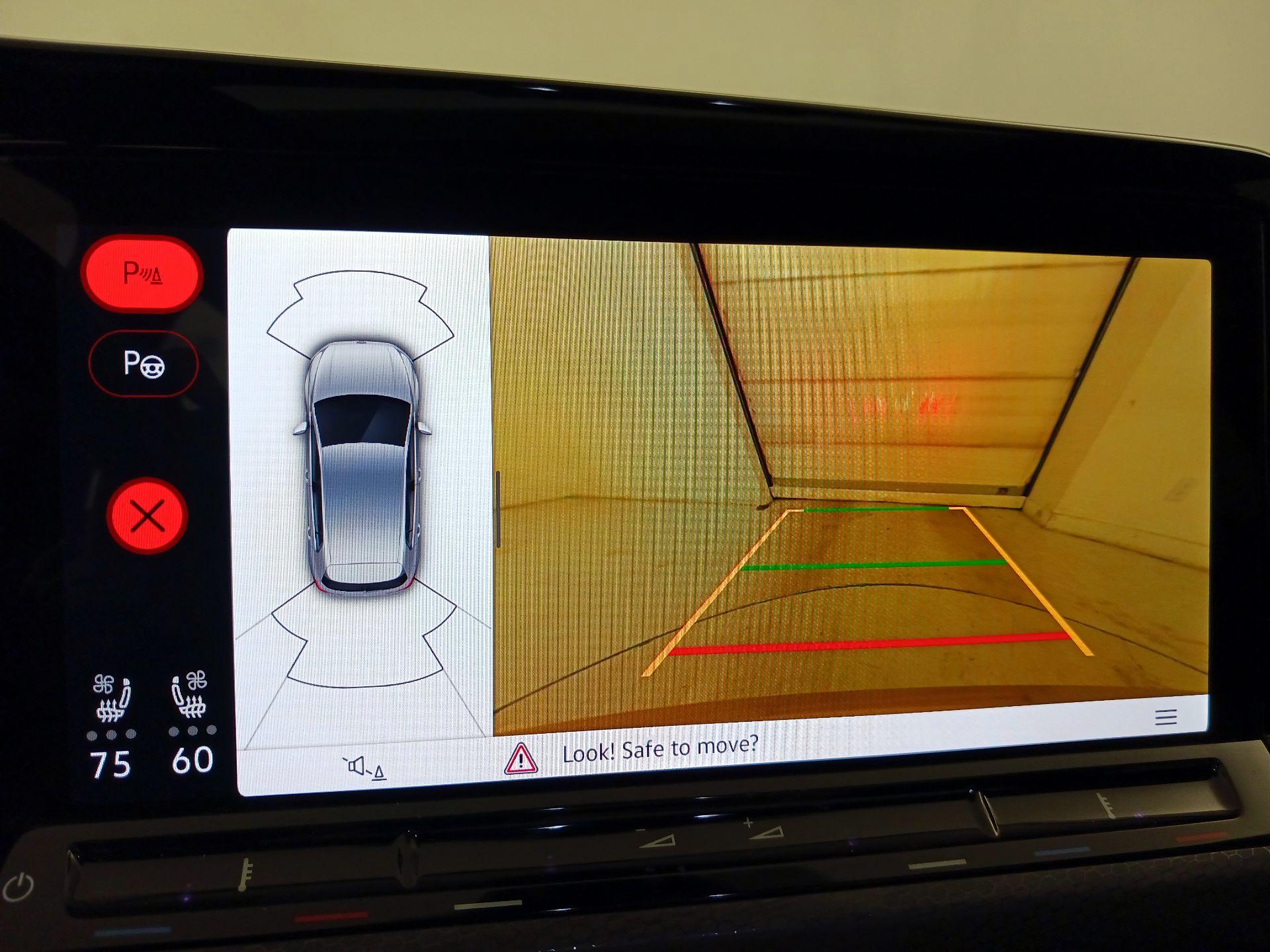 Thumbnail: 2022 Volkswagen Golf - 15