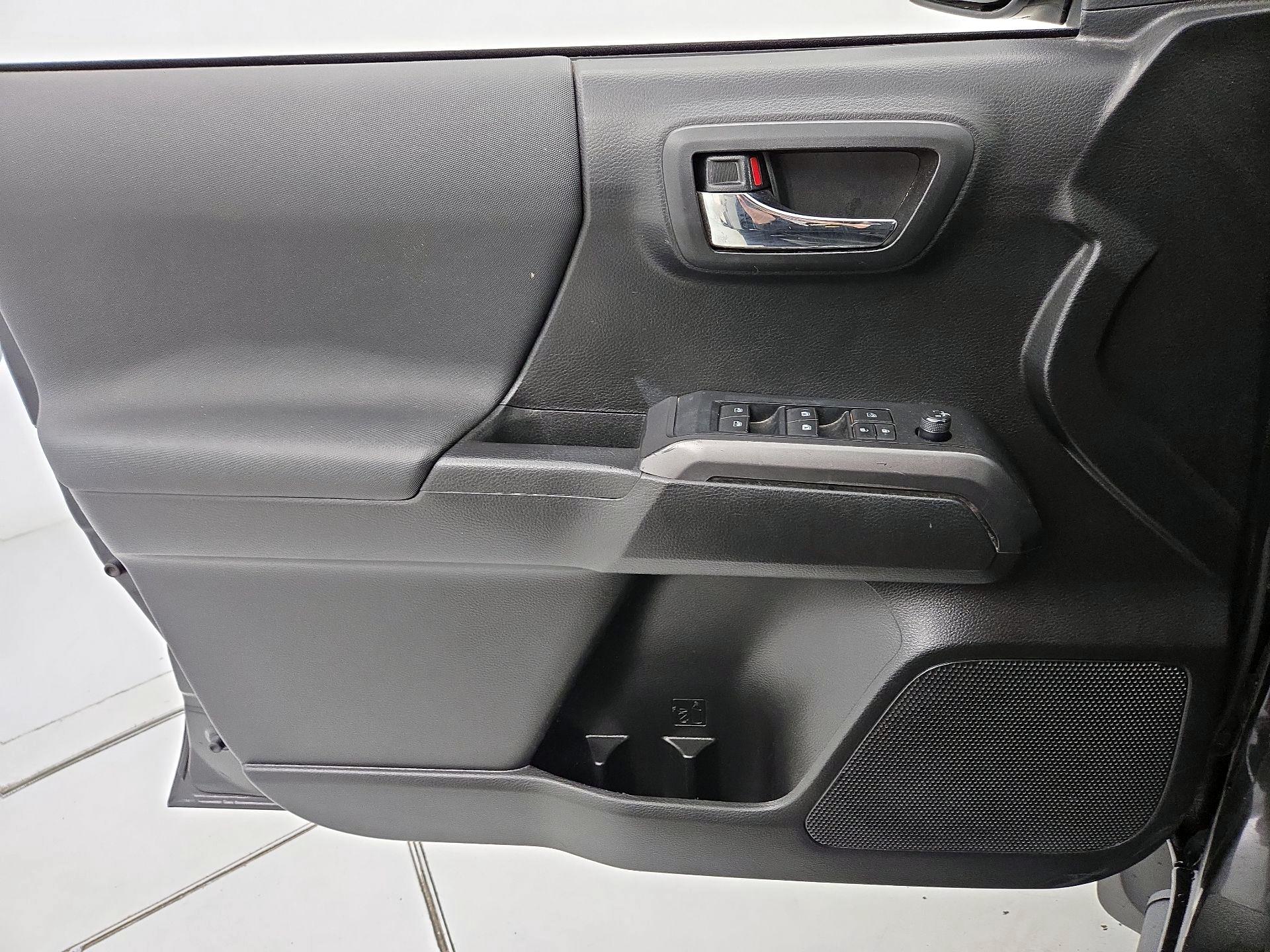 Thumbnail: 2022 Toyota Tacoma - 12