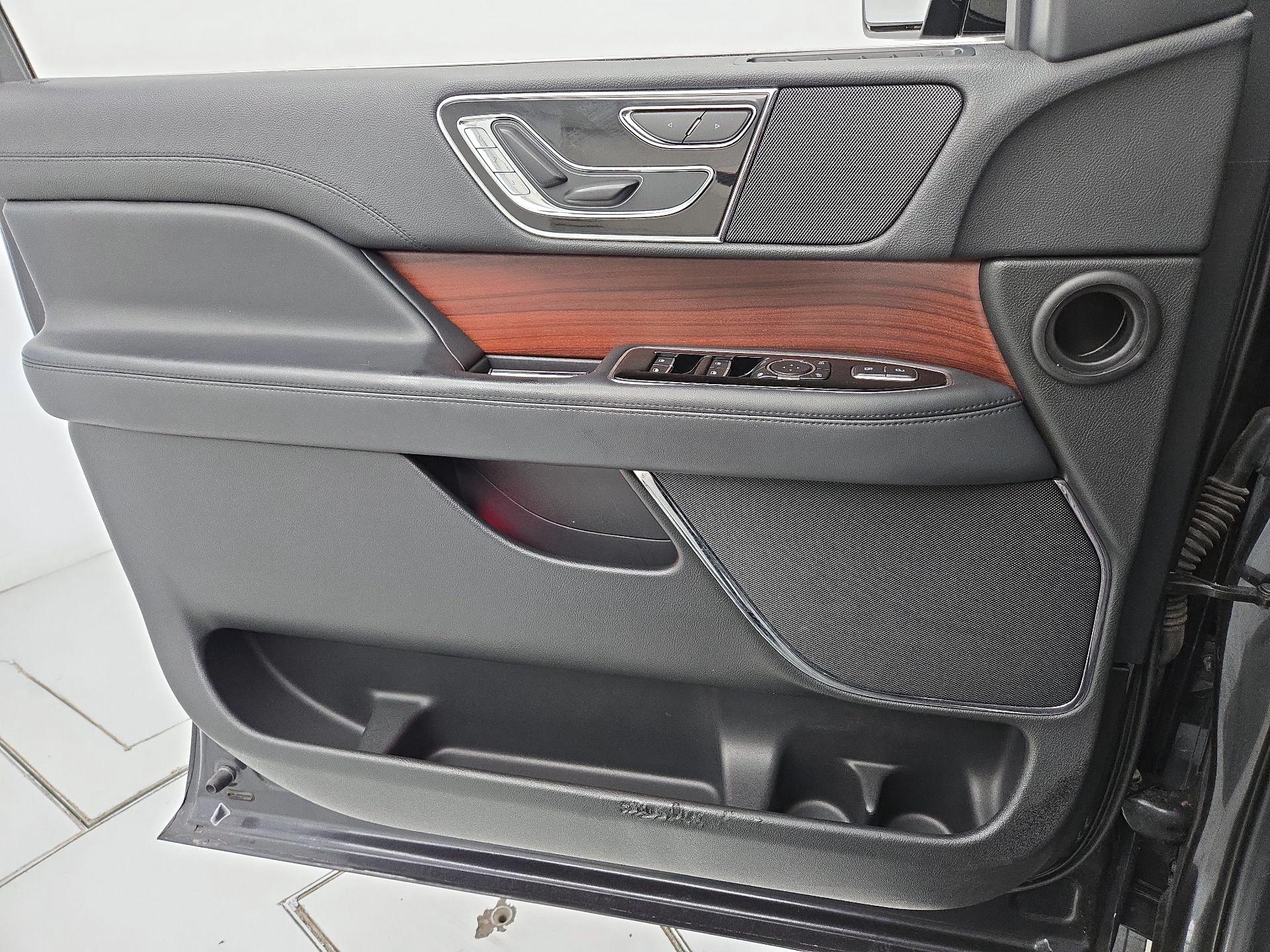 Thumbnail: 2023 Lincoln Navigator - 12