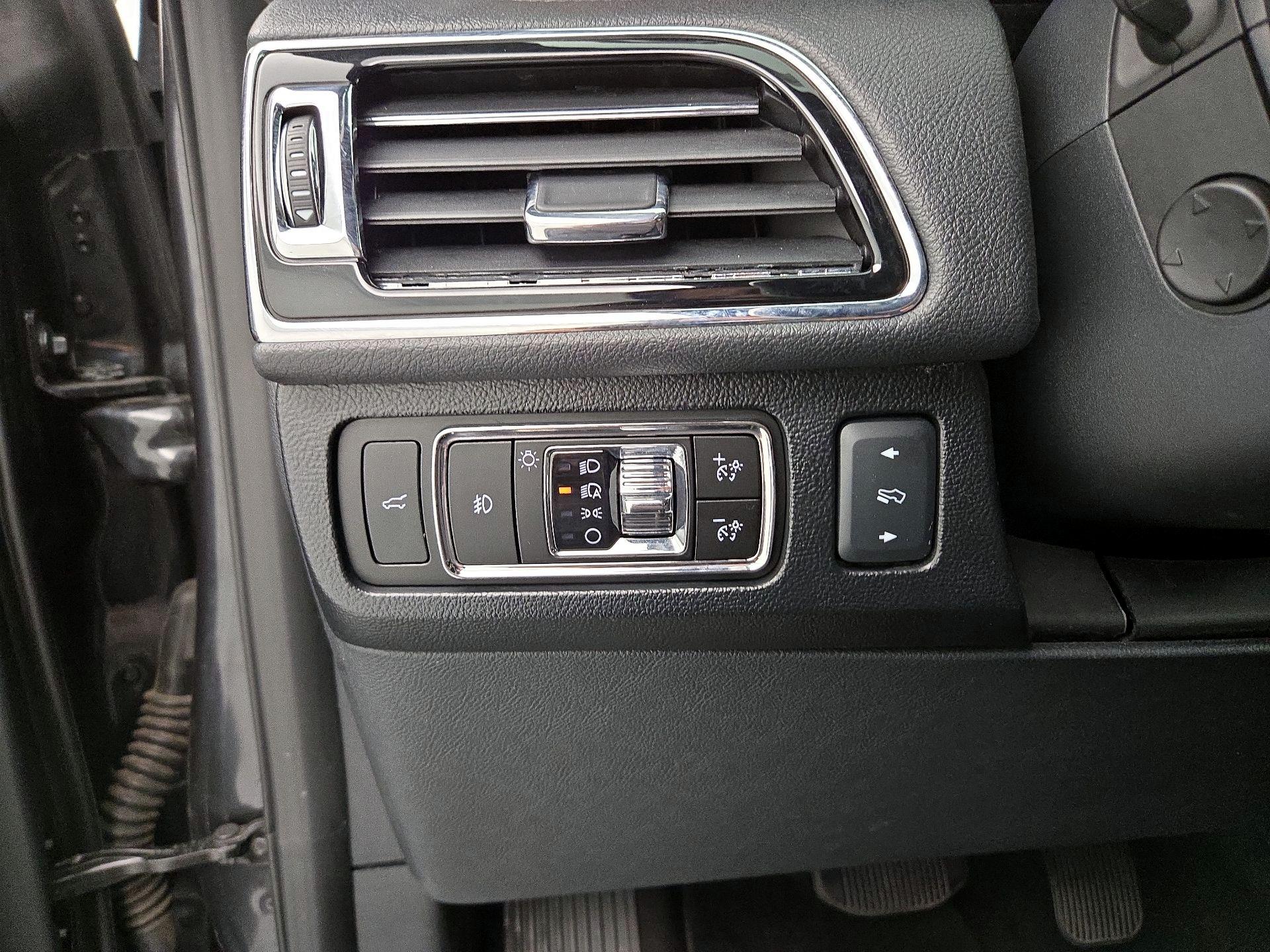 Thumbnail: 2023 Lincoln Navigator - 13