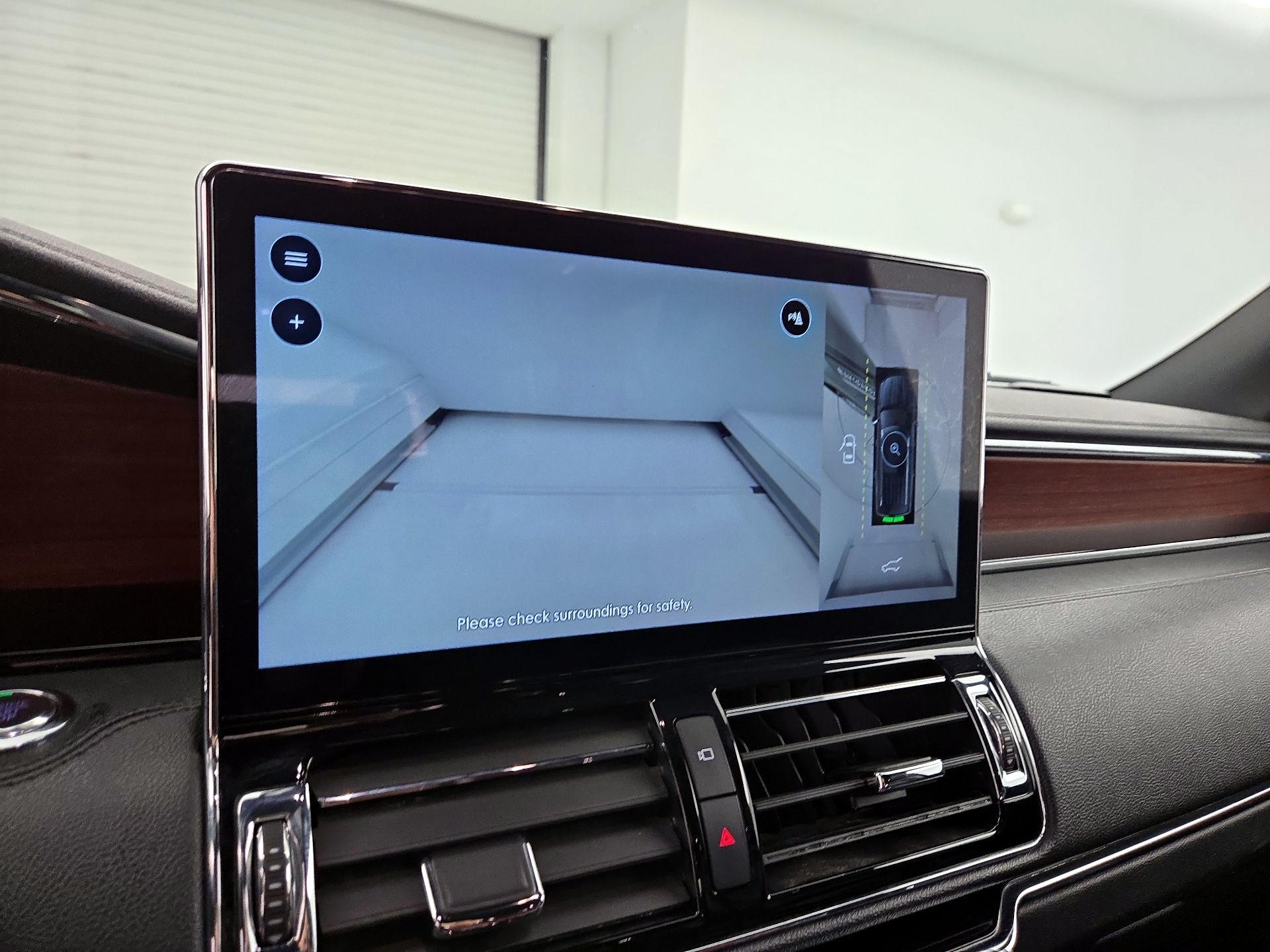 Thumbnail: 2023 Lincoln Navigator - 15