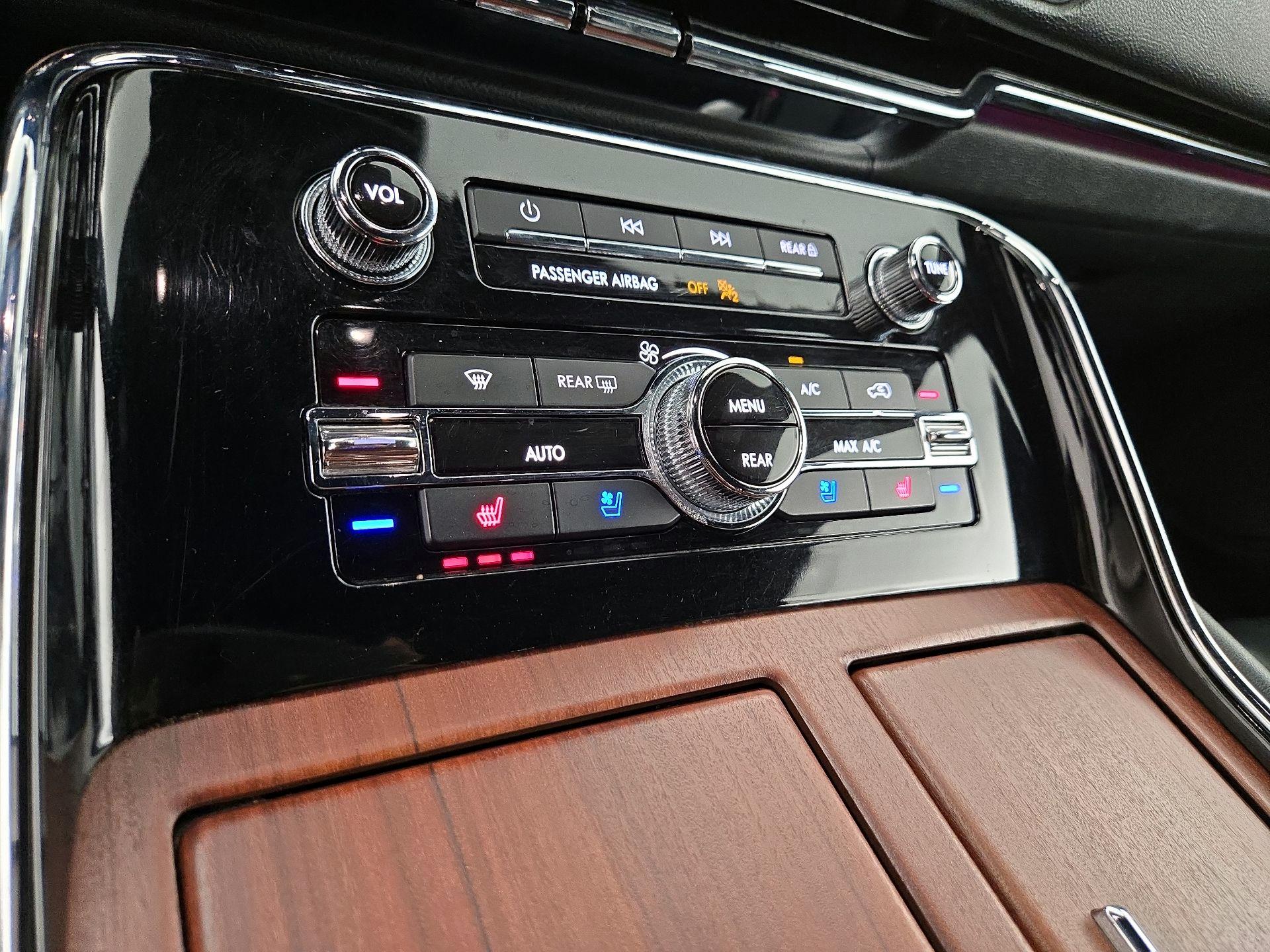 Thumbnail: 2023 Lincoln Navigator - 17