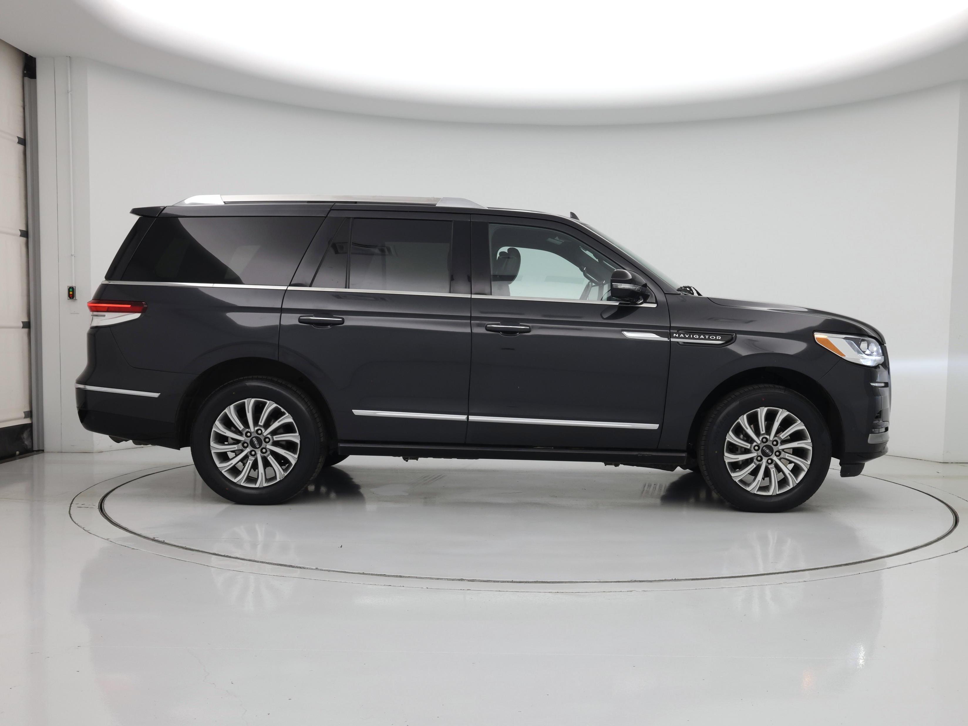 Thumbnail: 2023 Lincoln Navigator - 7