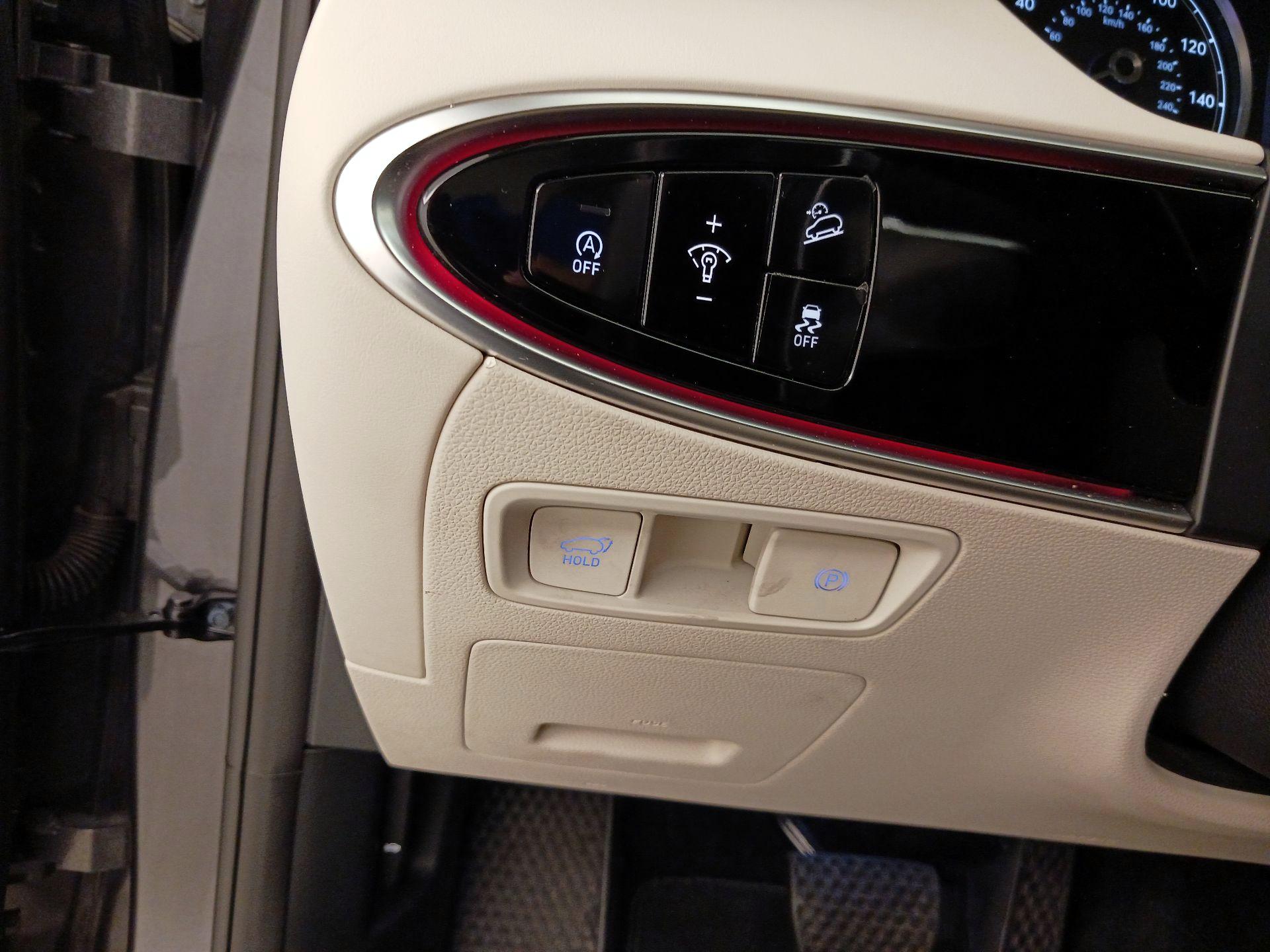 Thumbnail: 2022 Genesis GV70 - 13