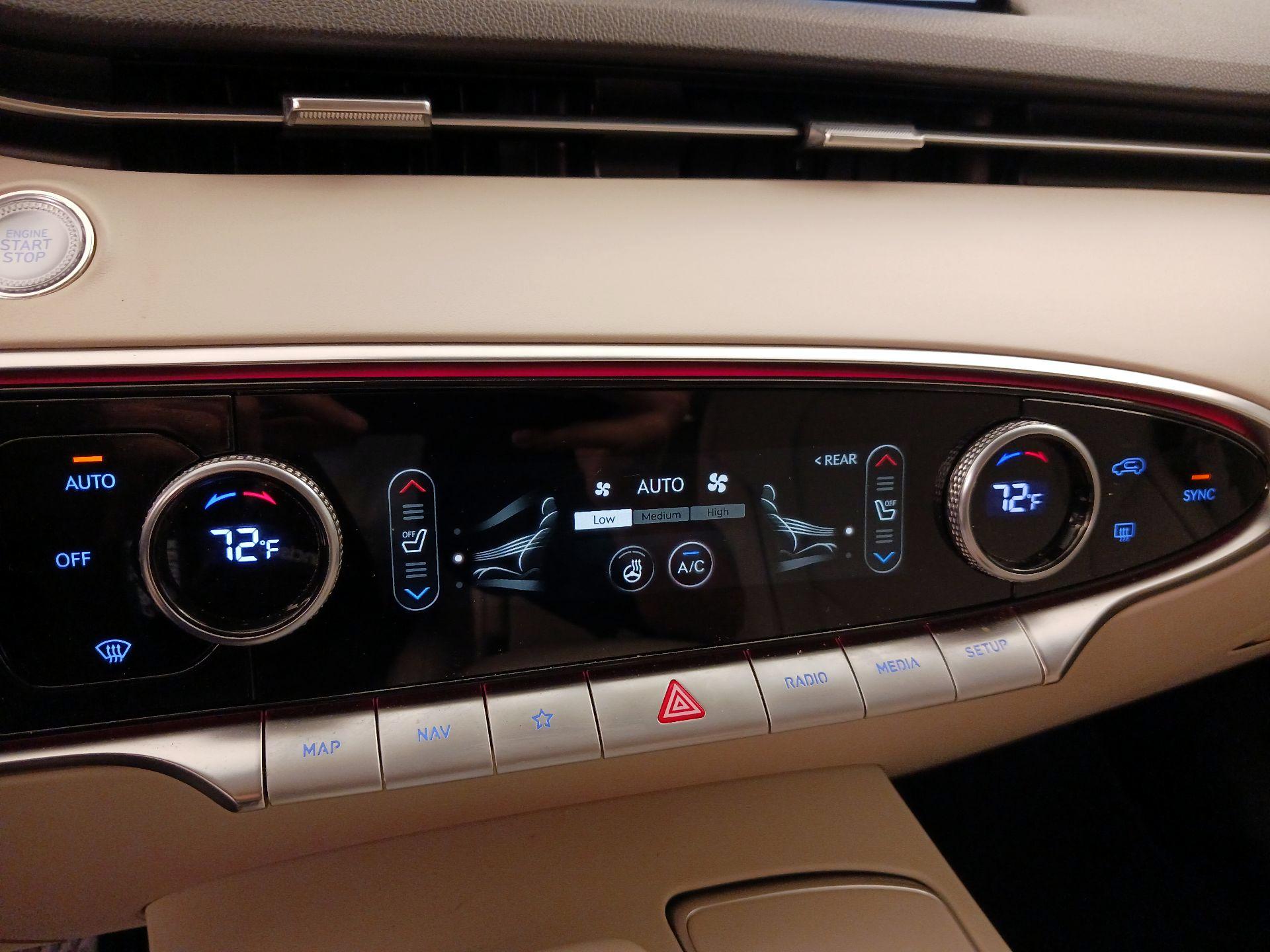 Thumbnail: 2022 Genesis GV70 - 17