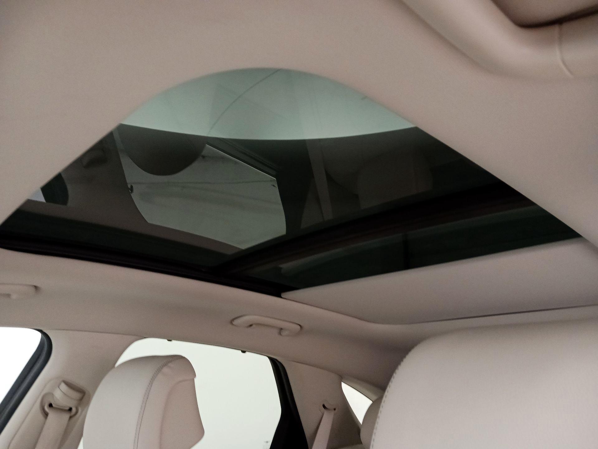 Thumbnail: 2022 Genesis GV70 - 20