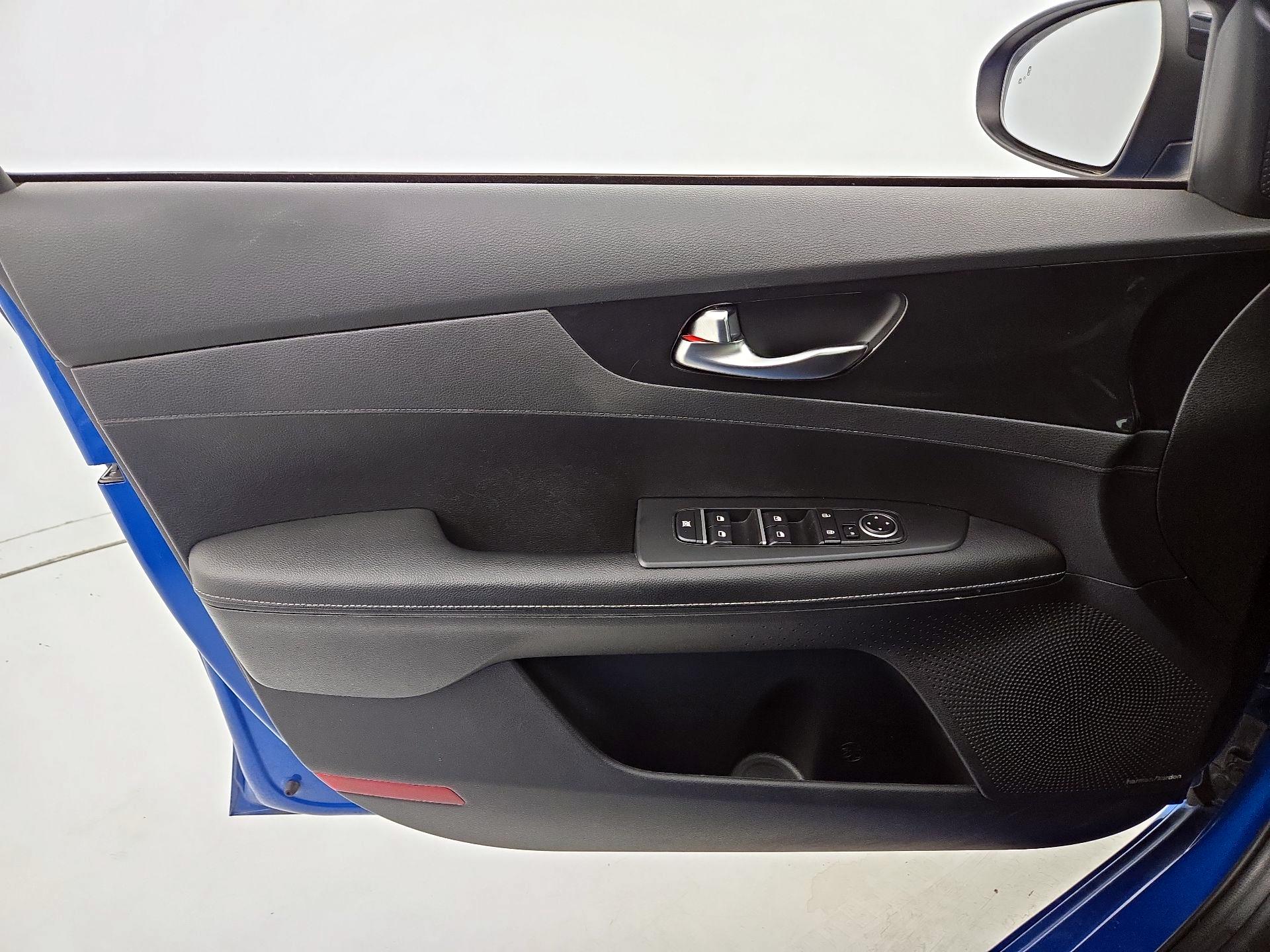 Thumbnail: 2022 Kia Forte - 12