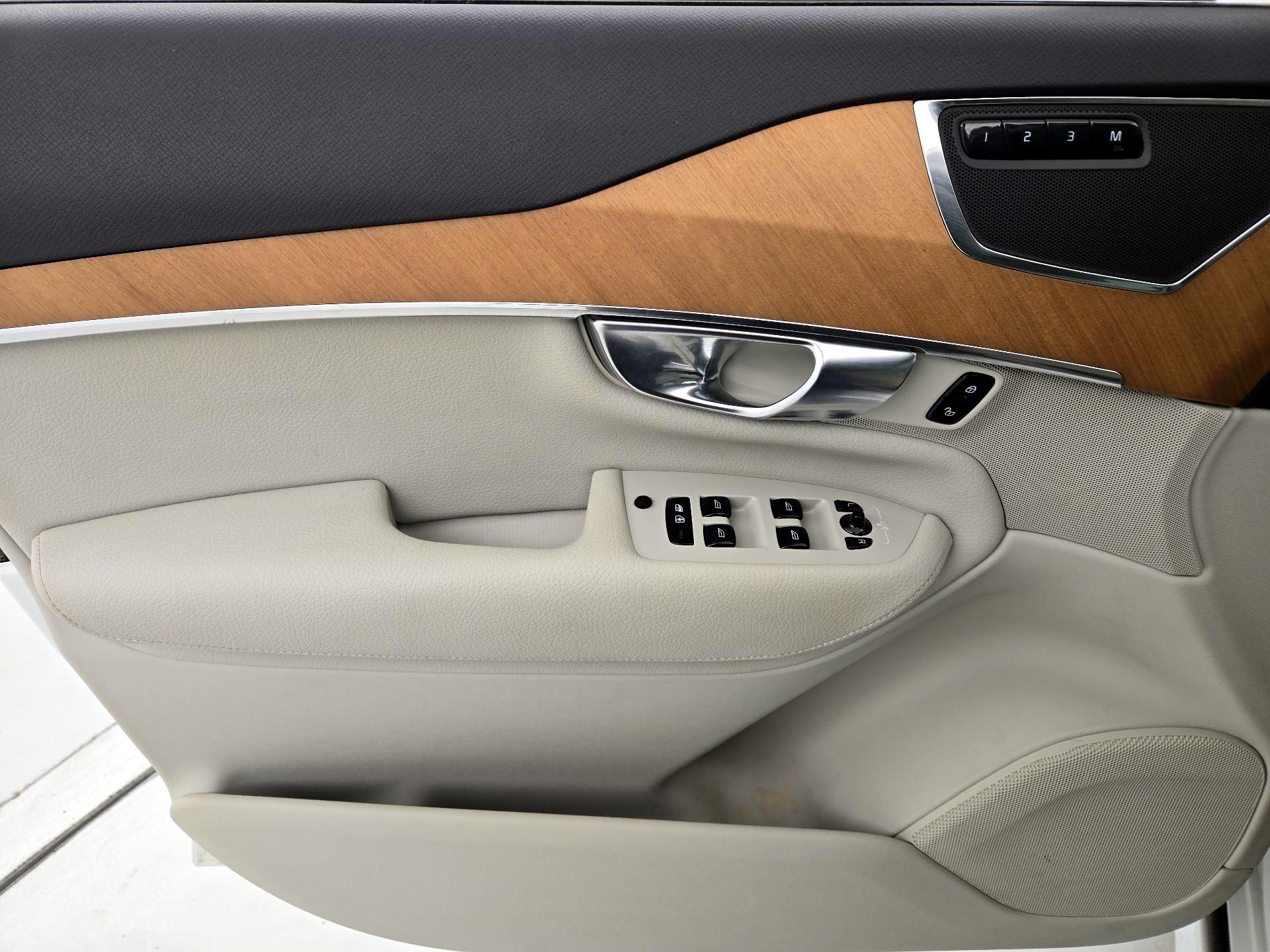 Thumbnail: 2022 Volvo XC90 - 12