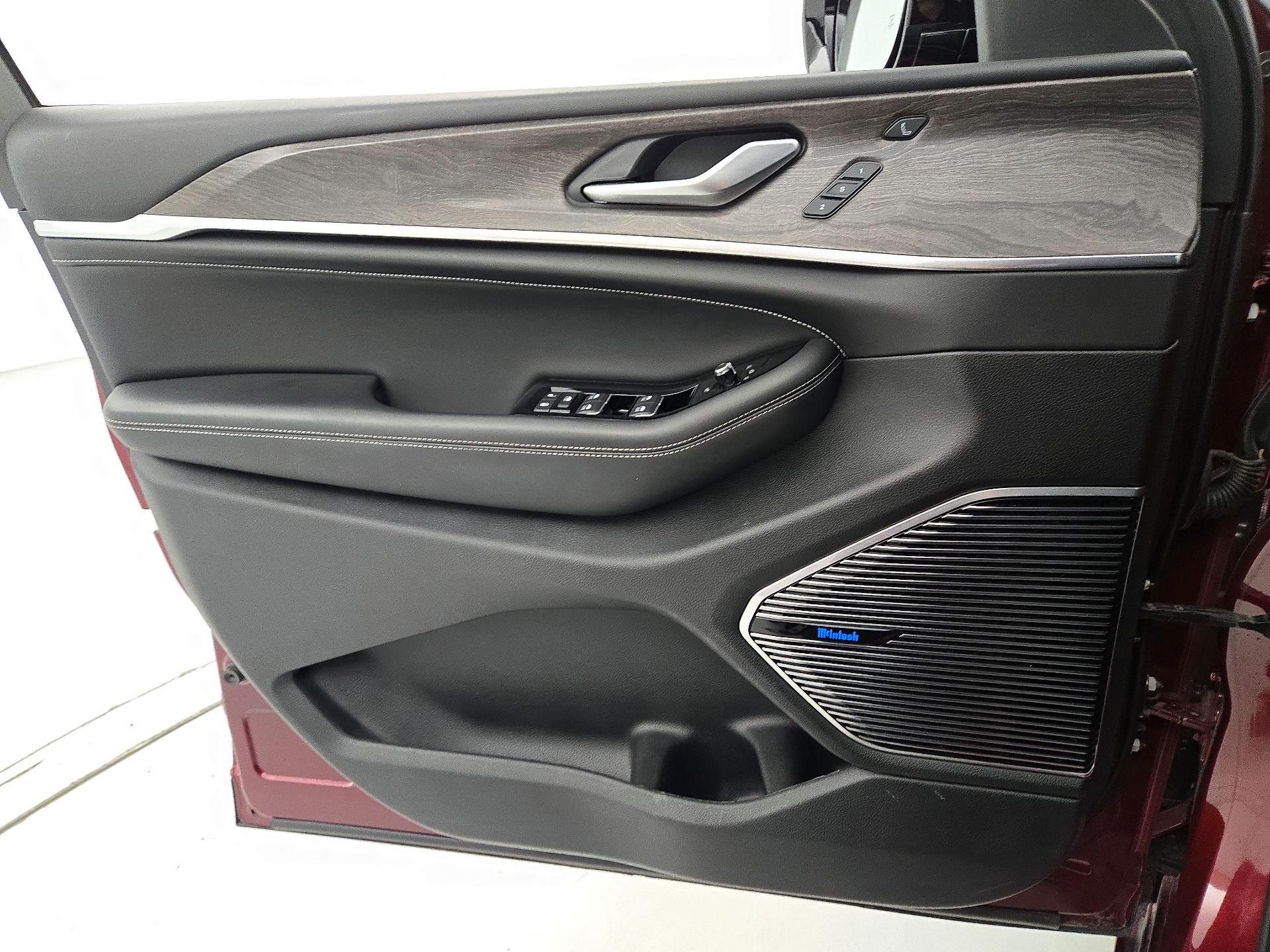 Thumbnail: 2022 Jeep Grand Cherokee - 12