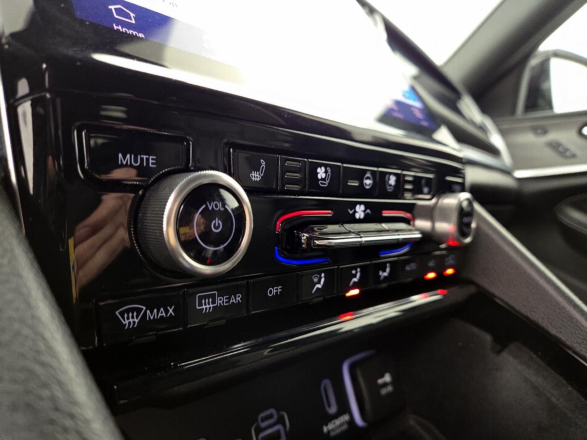 Thumbnail: 2022 Jeep Grand Cherokee - 17