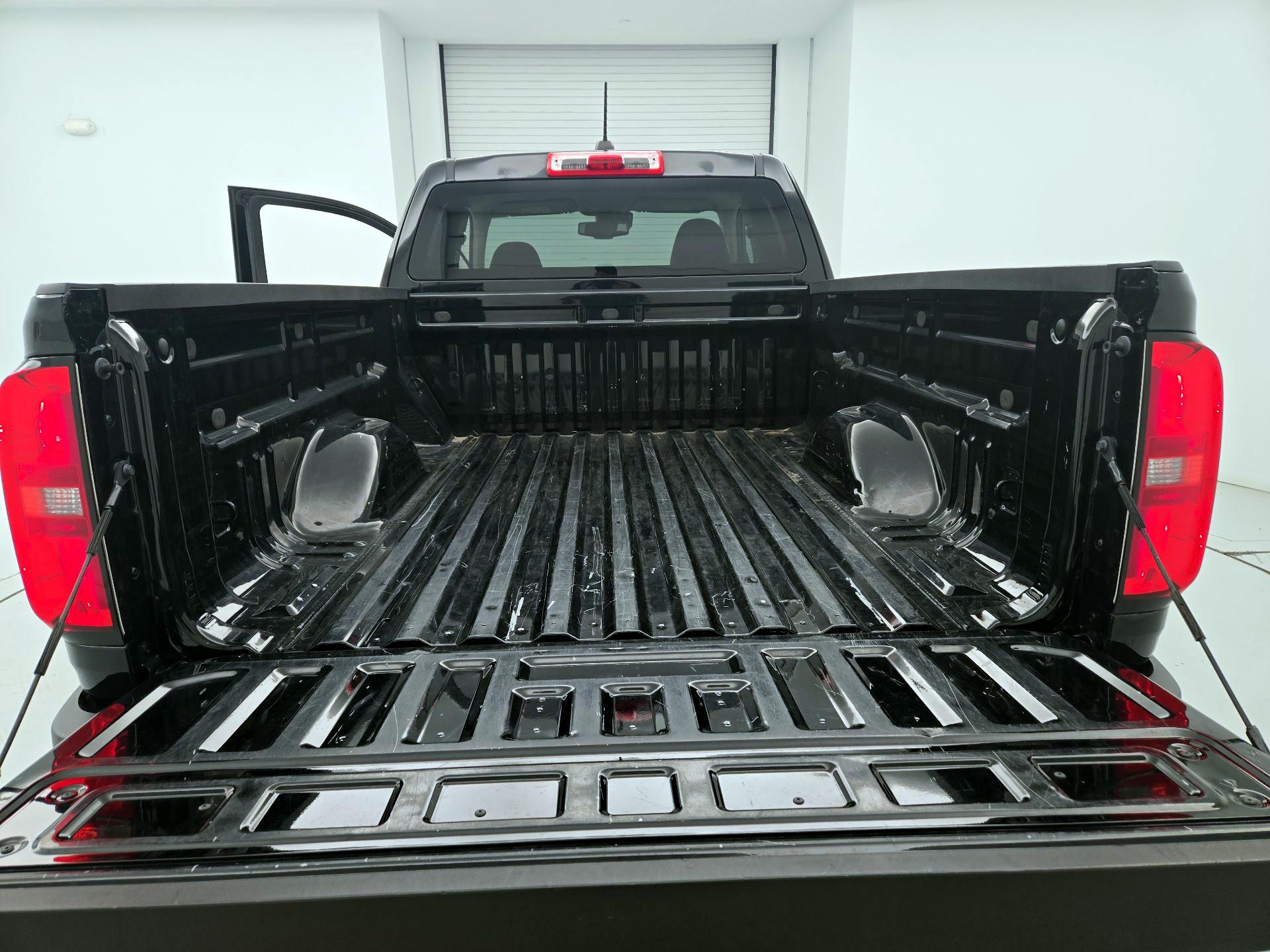 Thumbnail: 2022 Chevrolet Colorado - 20