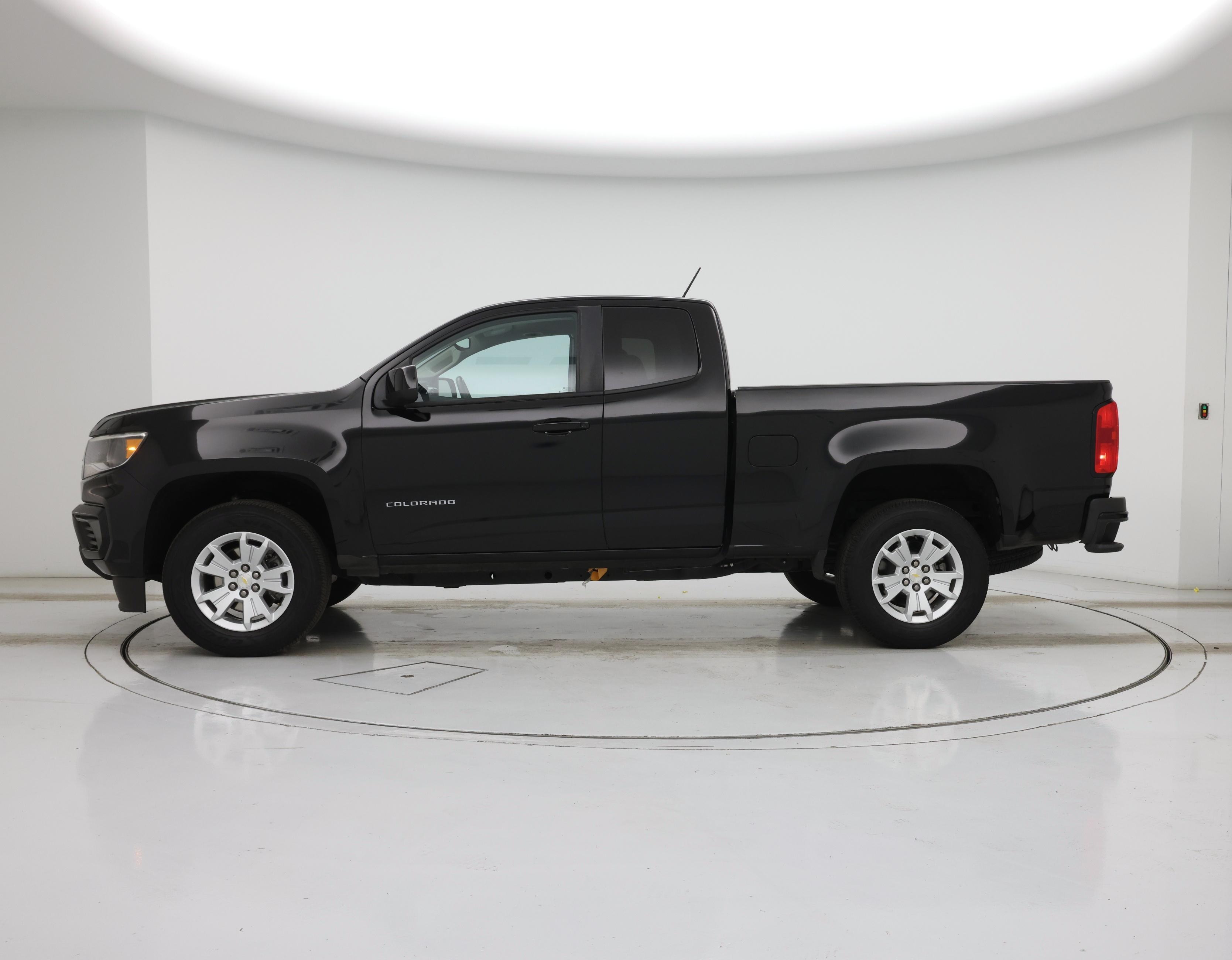 Thumbnail: 2022 Chevrolet Colorado - 3