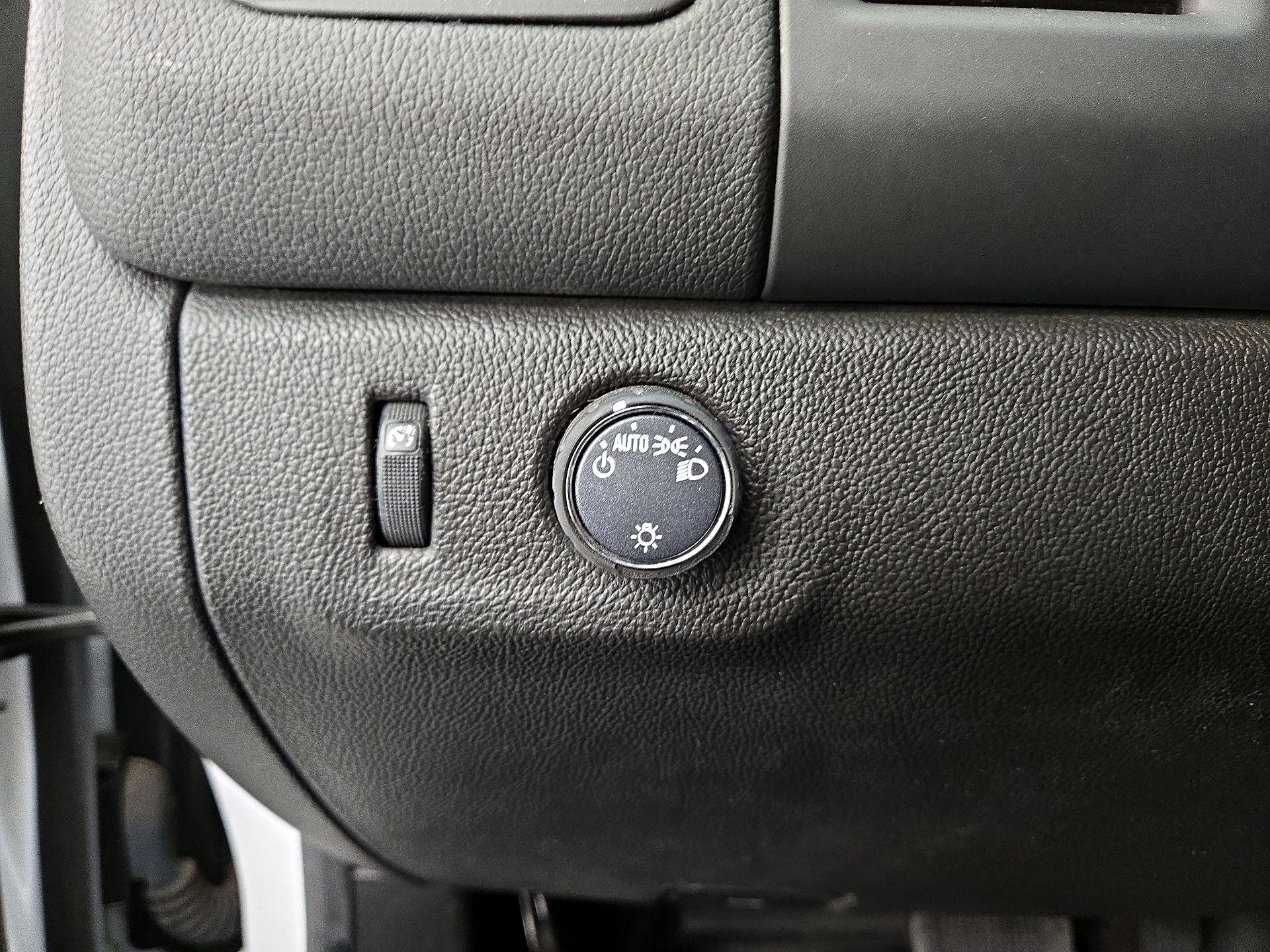 Thumbnail: 2022 Chevrolet Colorado - 13