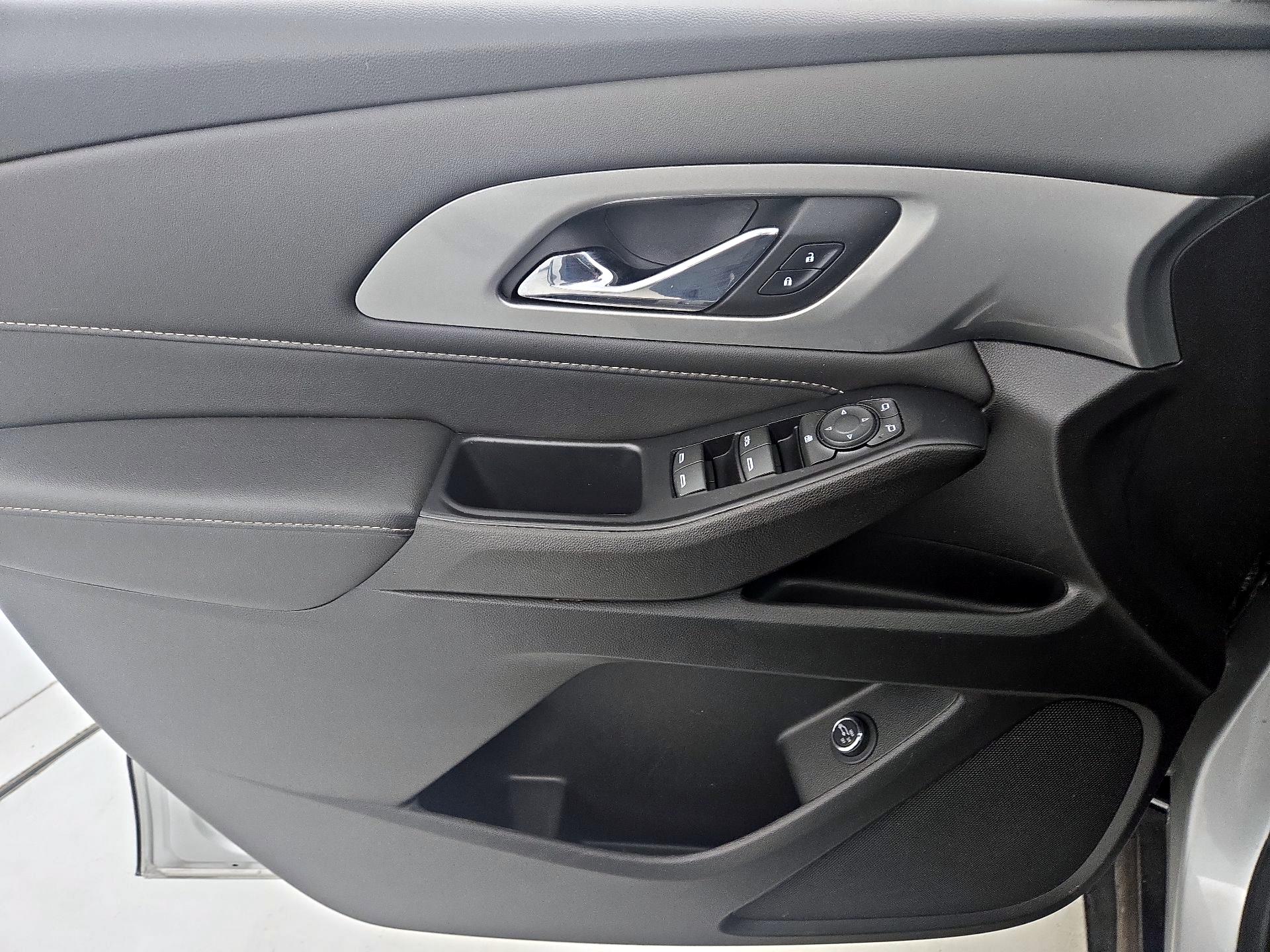 Thumbnail: 2022 Chevrolet Traverse - 12