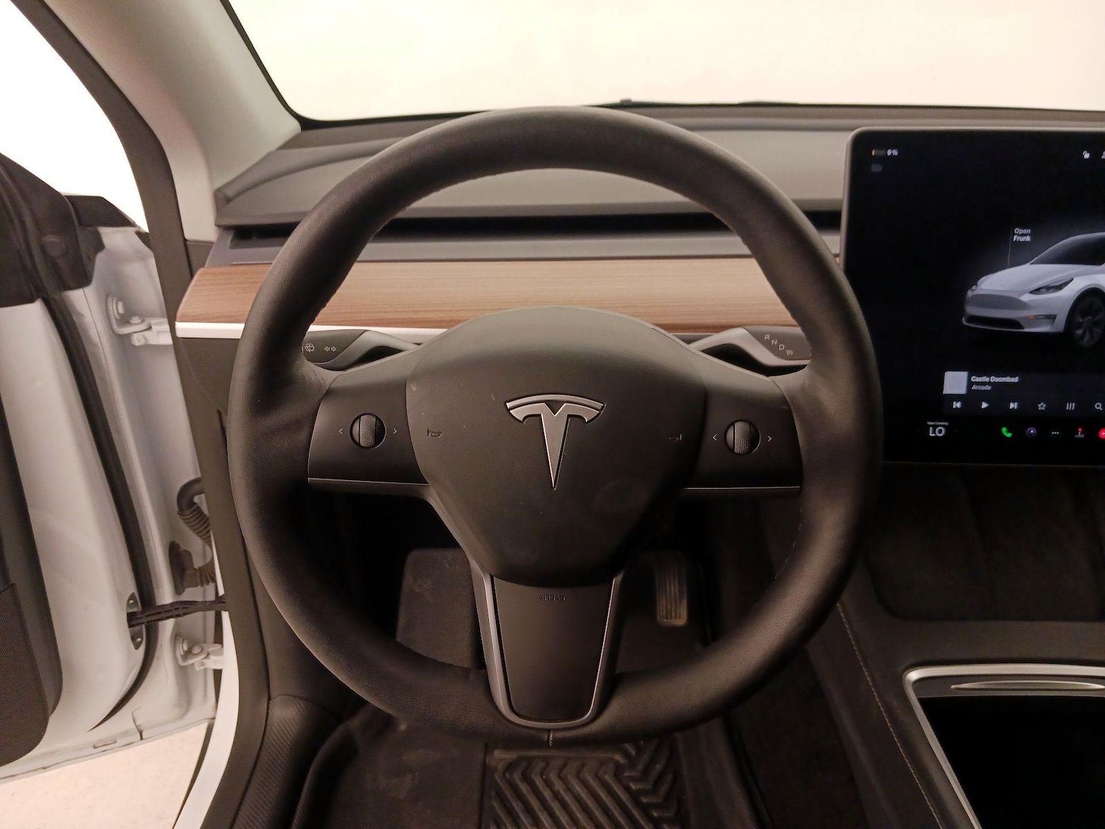 2025 Tesla Model Y Long Range - Photo 11