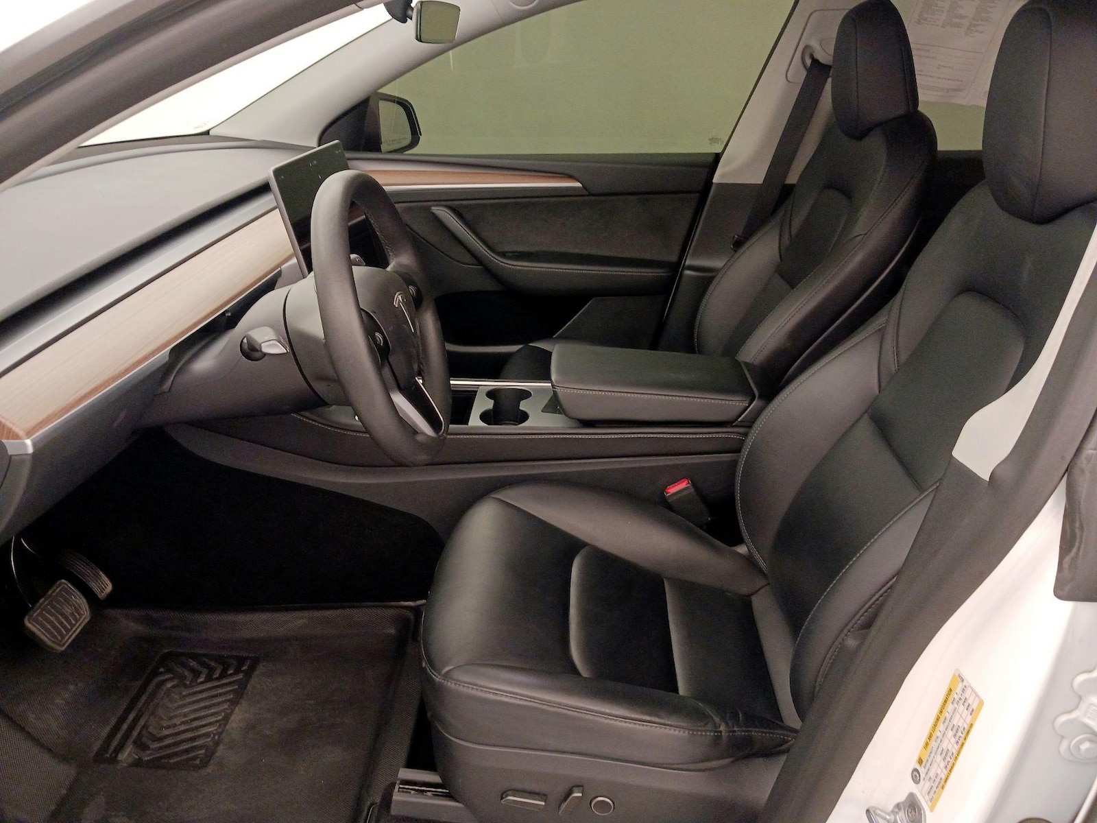 2025 Tesla Model Y Long Range - Photo 12