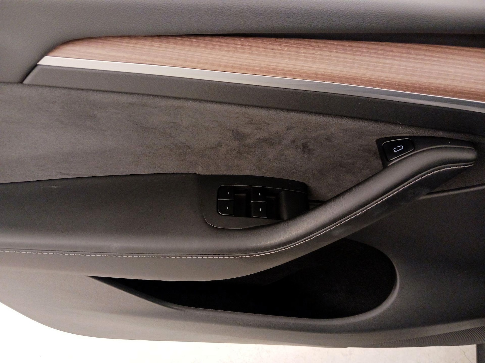 2025 Tesla Model Y Long Range - Photo 13