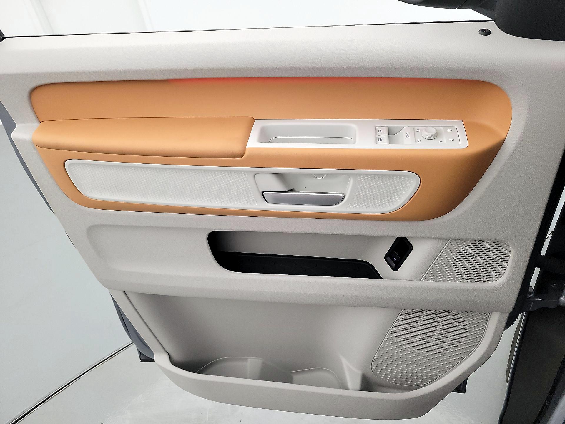 Thumbnail: 2025 Volkswagen ID.Buzz - 12