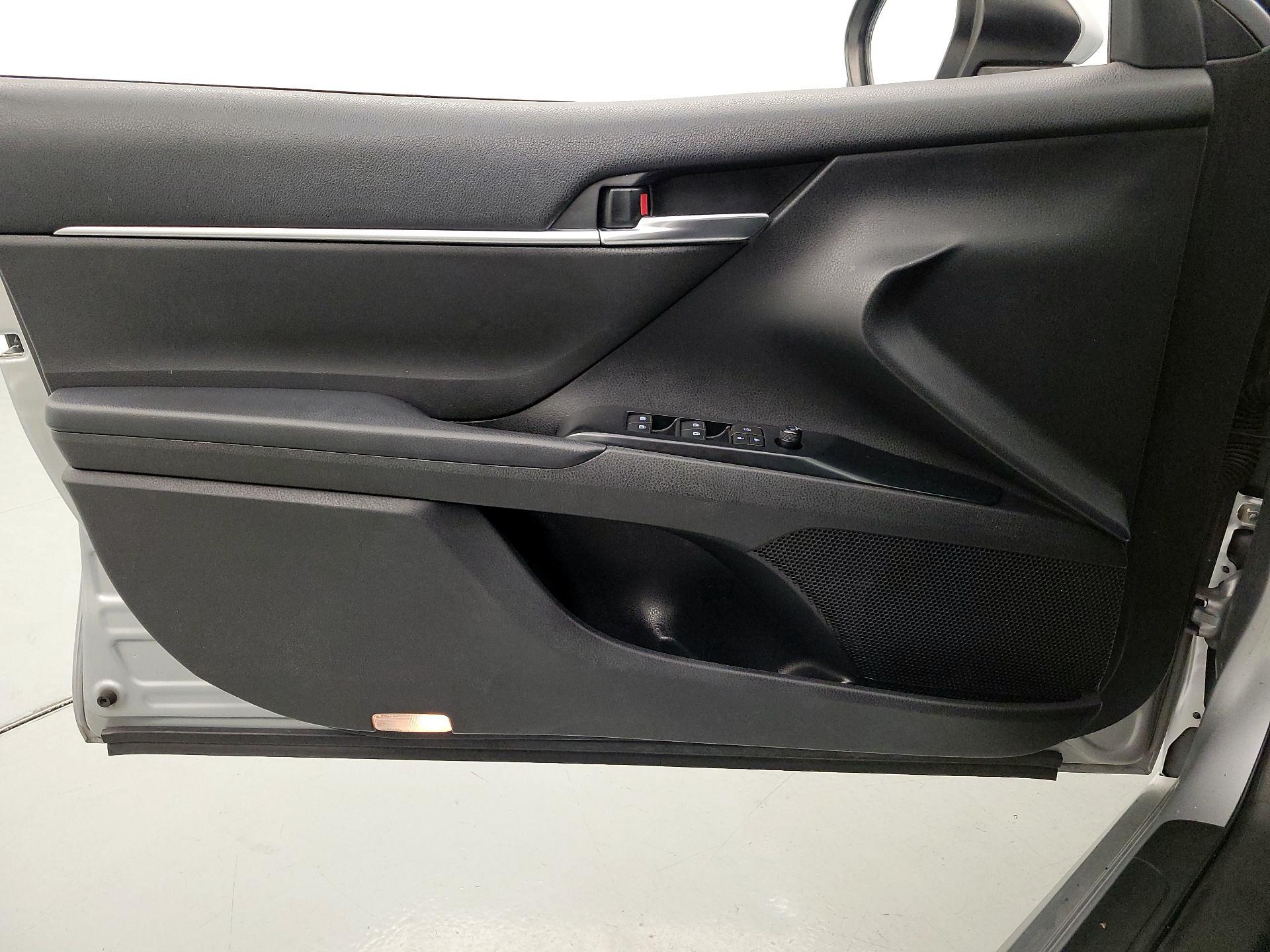 Thumbnail: 2019 Toyota Camry - 12