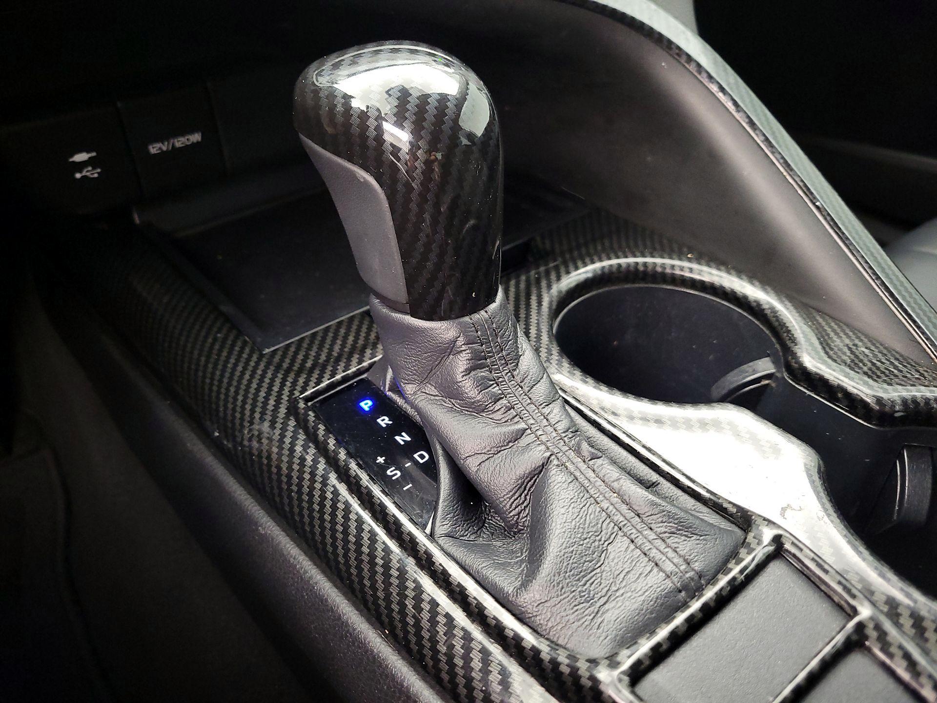 Thumbnail: 2019 Toyota Camry - 17