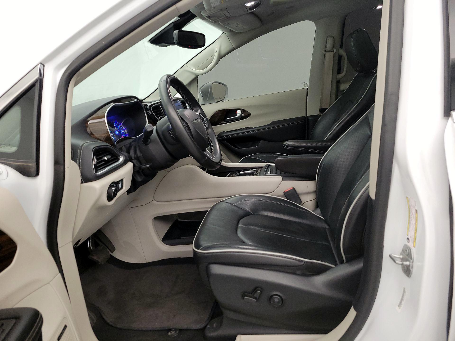 Thumbnail: 2022 Chrysler Pacifica - 11