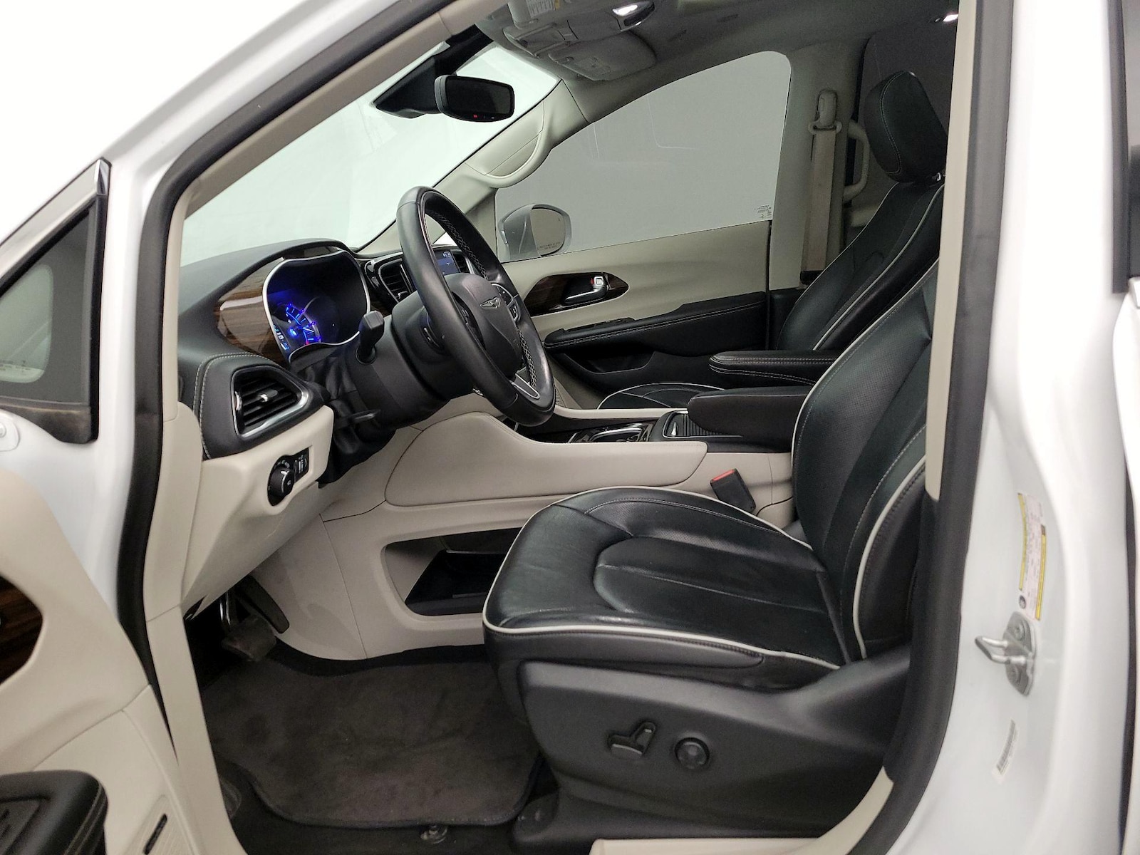 2022 Chrysler Pacifica Hybrid Limited - Photo 12