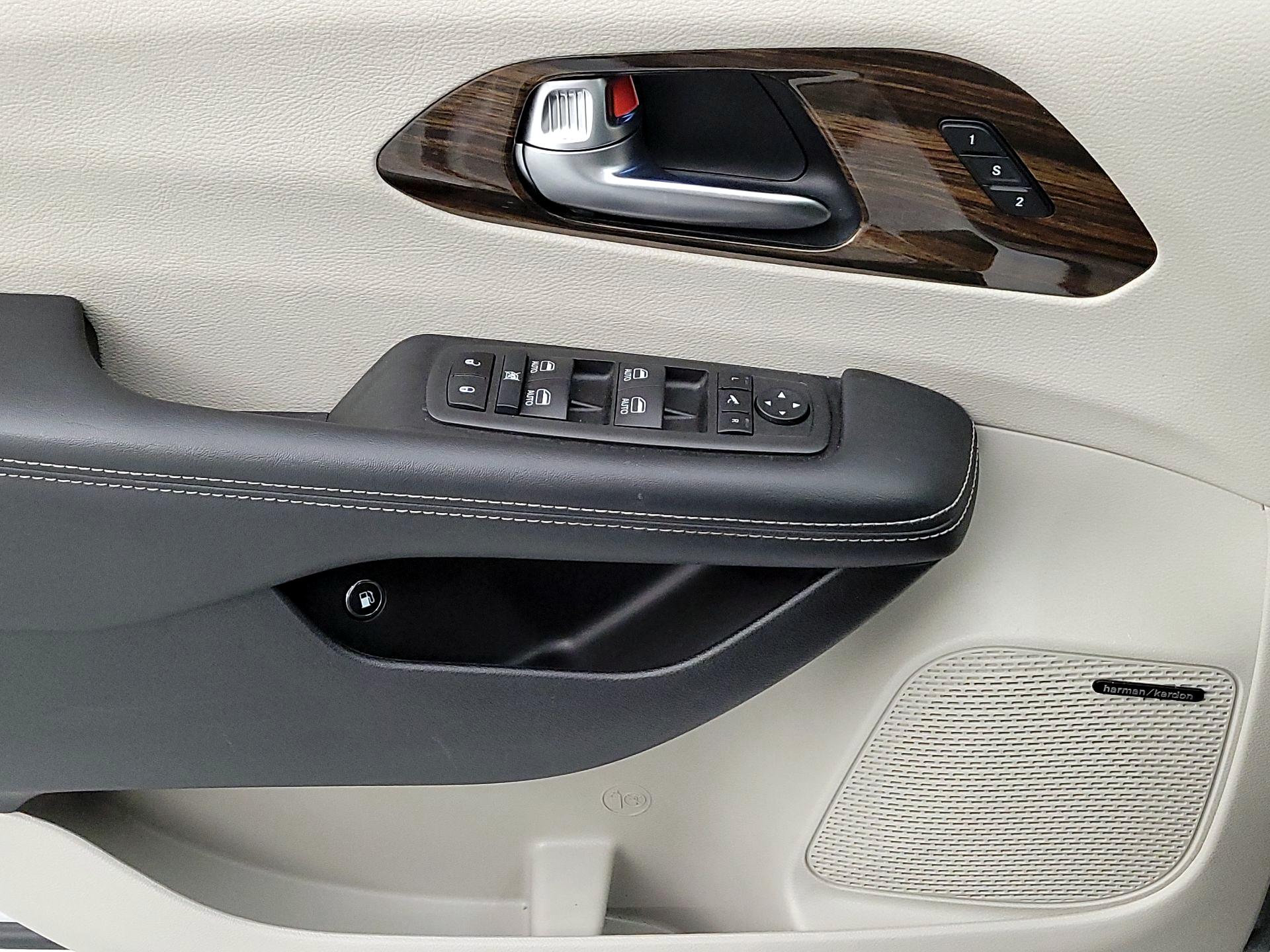 Thumbnail: 2022 Chrysler Pacifica - 12