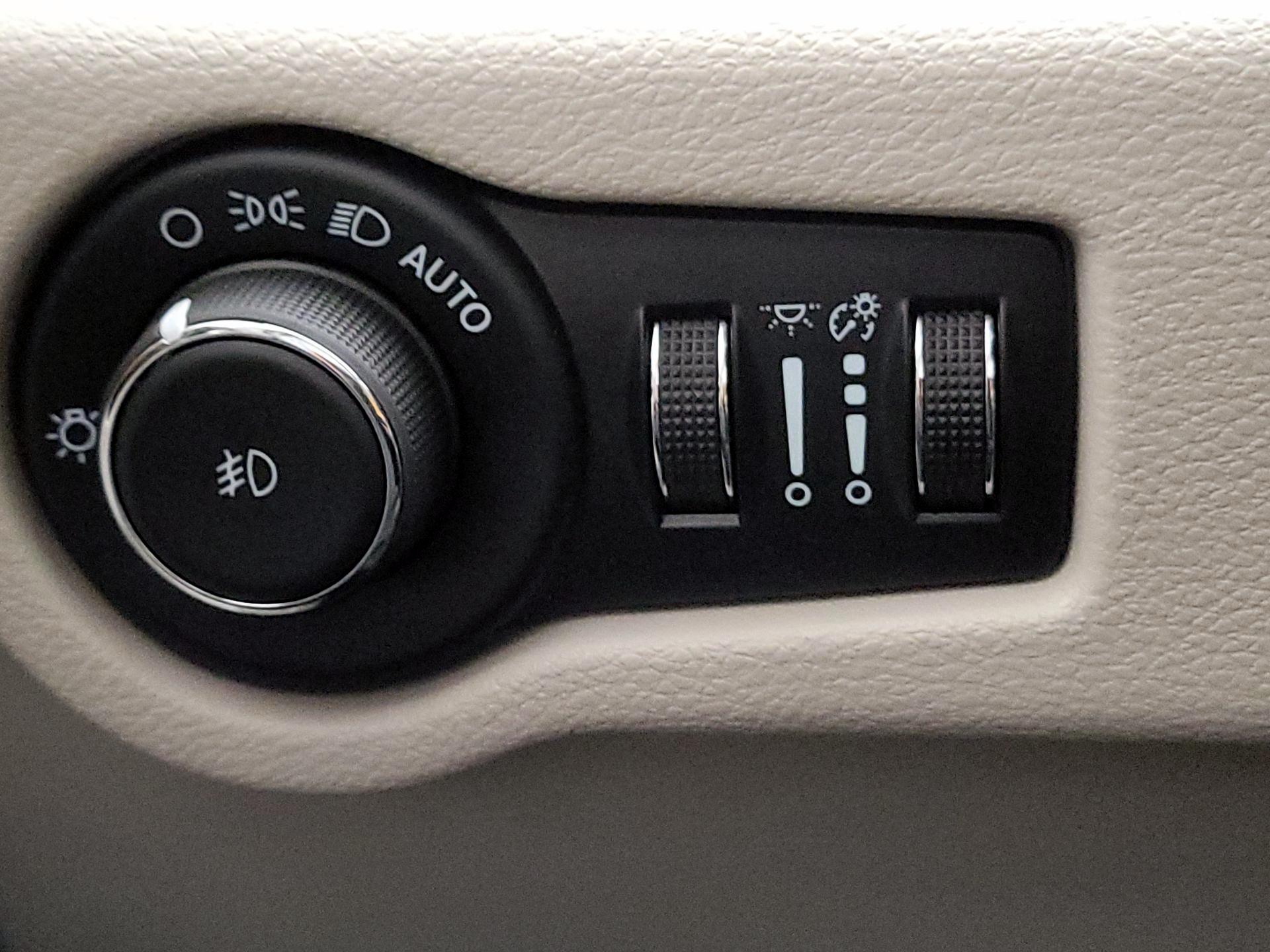 Thumbnail: 2022 Chrysler Pacifica - 13