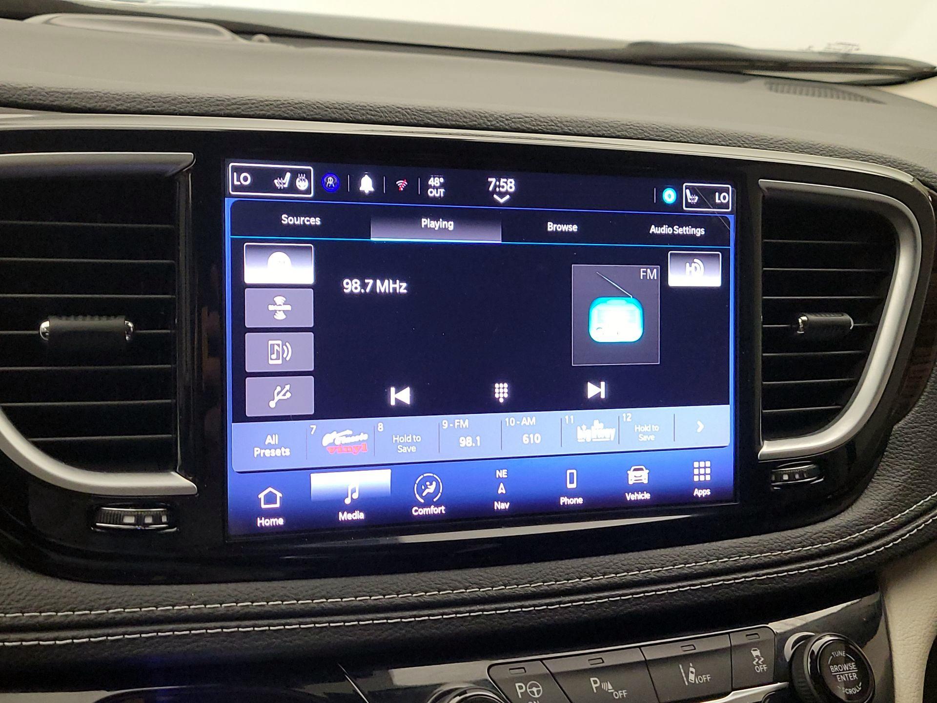 Thumbnail: 2022 Chrysler Pacifica - 16