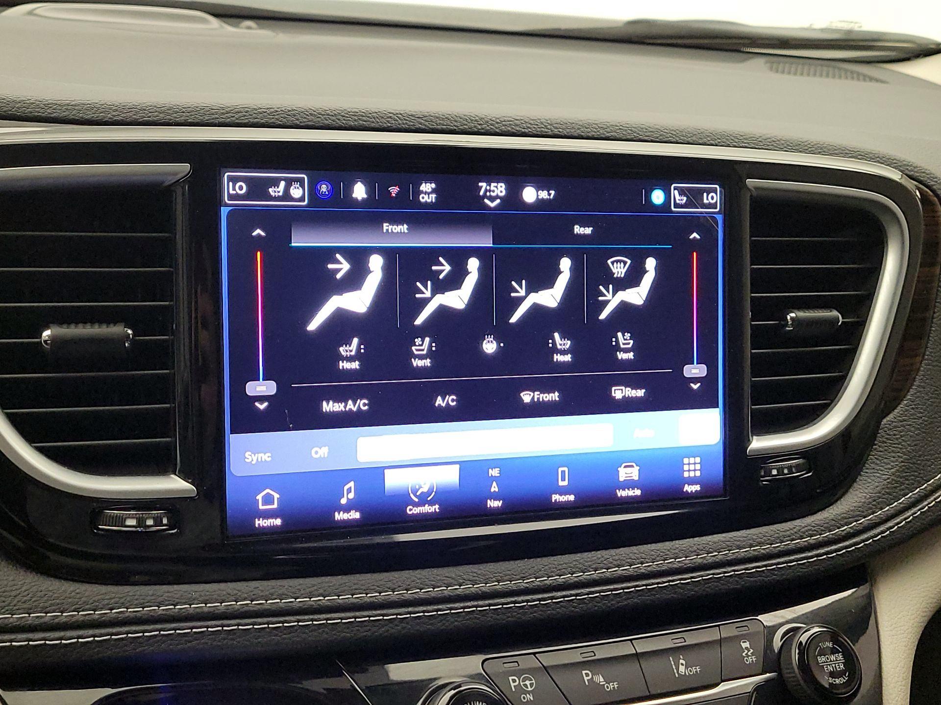 Thumbnail: 2022 Chrysler Pacifica - 17