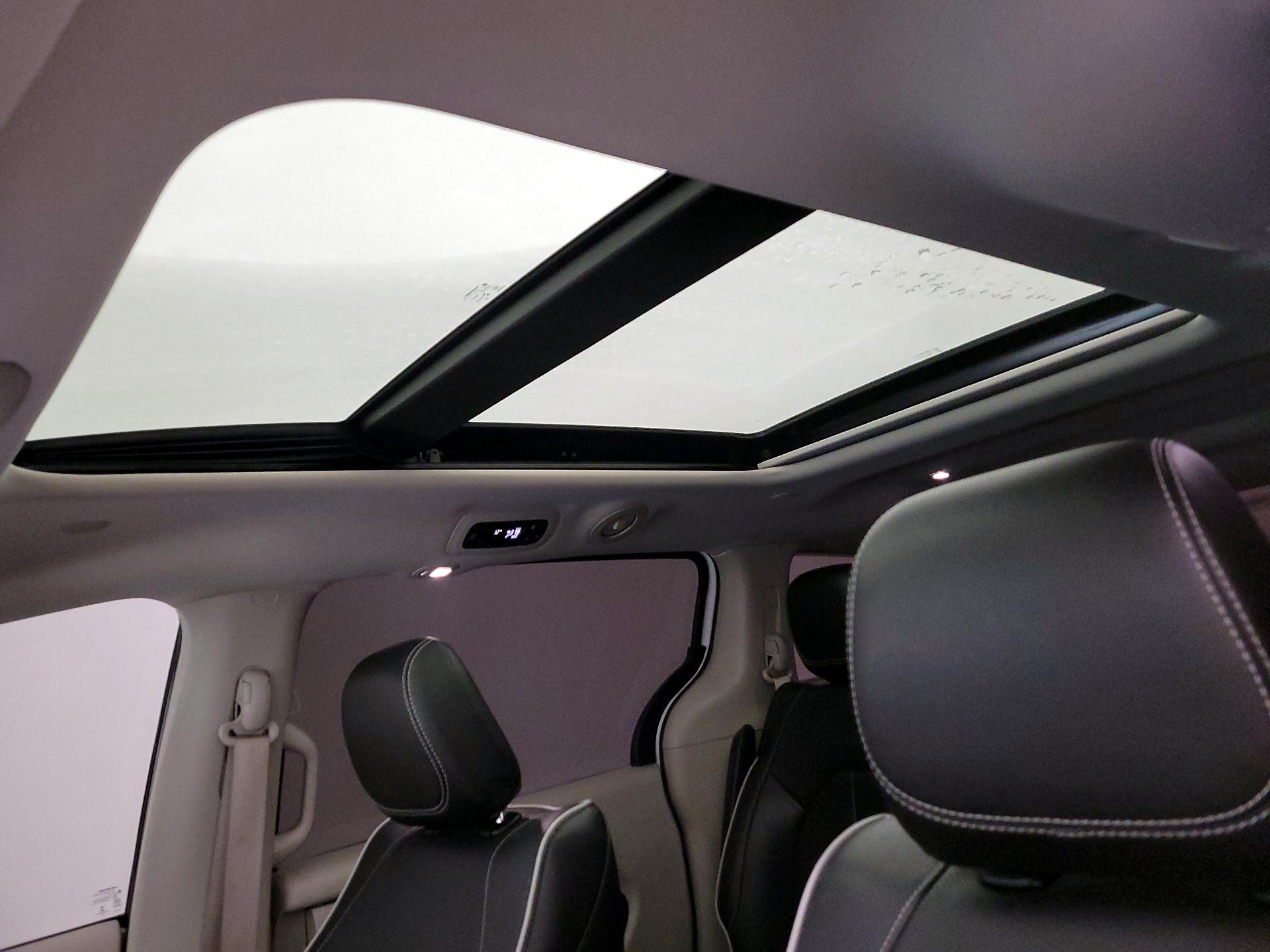 Thumbnail: 2022 Chrysler Pacifica - 20