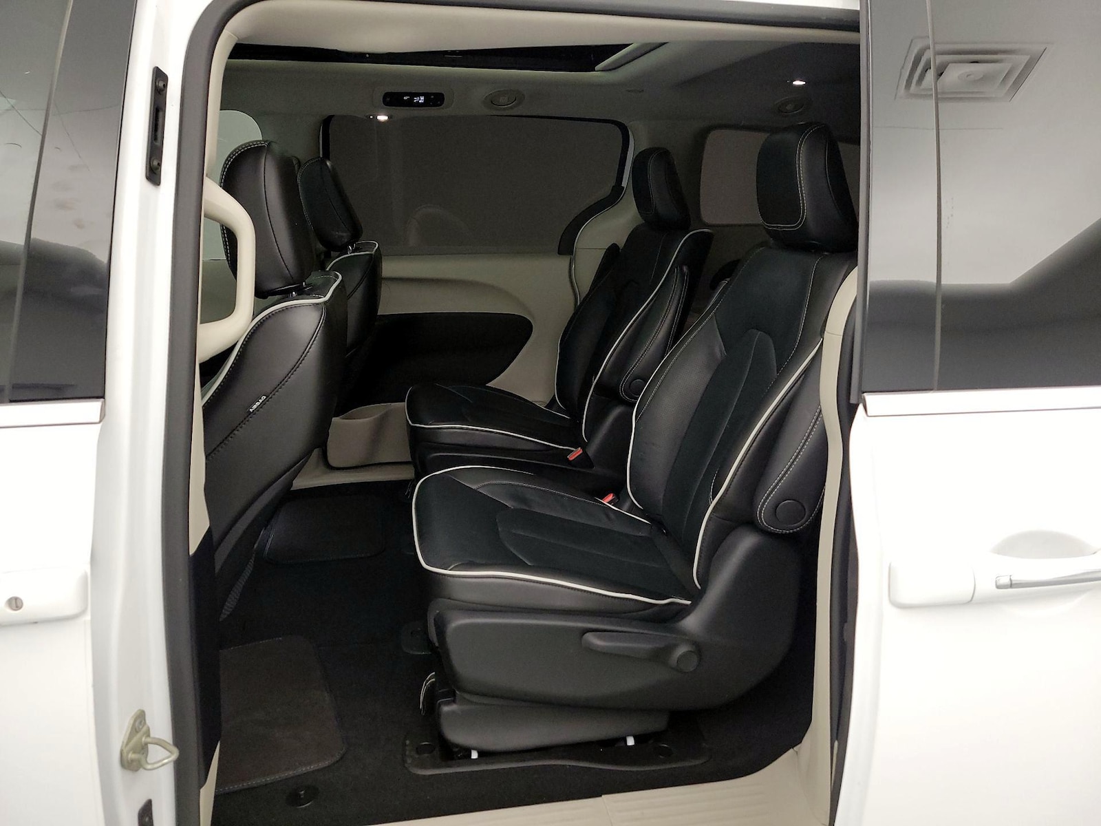 2022 Chrysler Pacifica Hybrid Limited - Photo 22