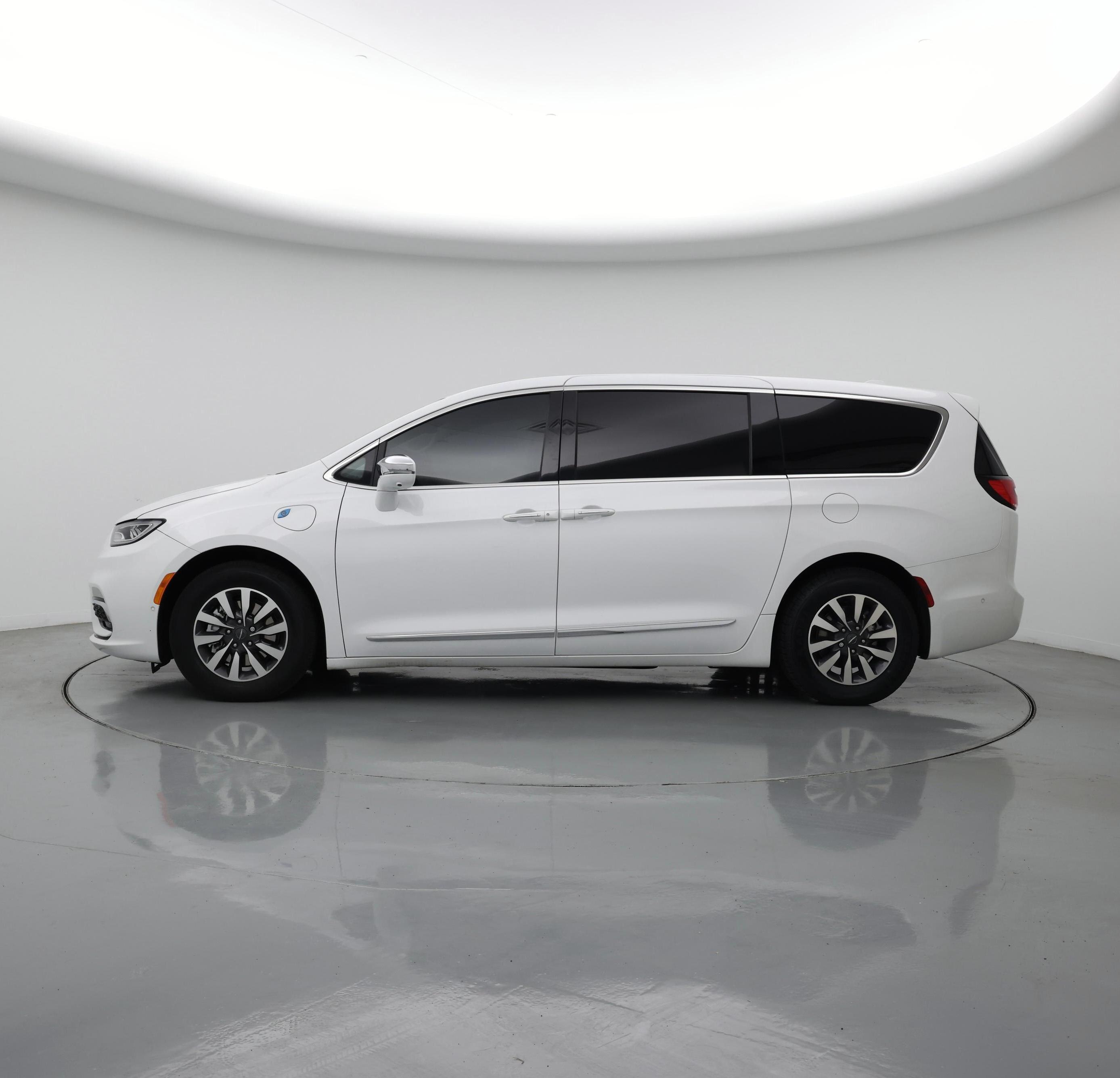 Thumbnail: 2022 Chrysler Pacifica - 3