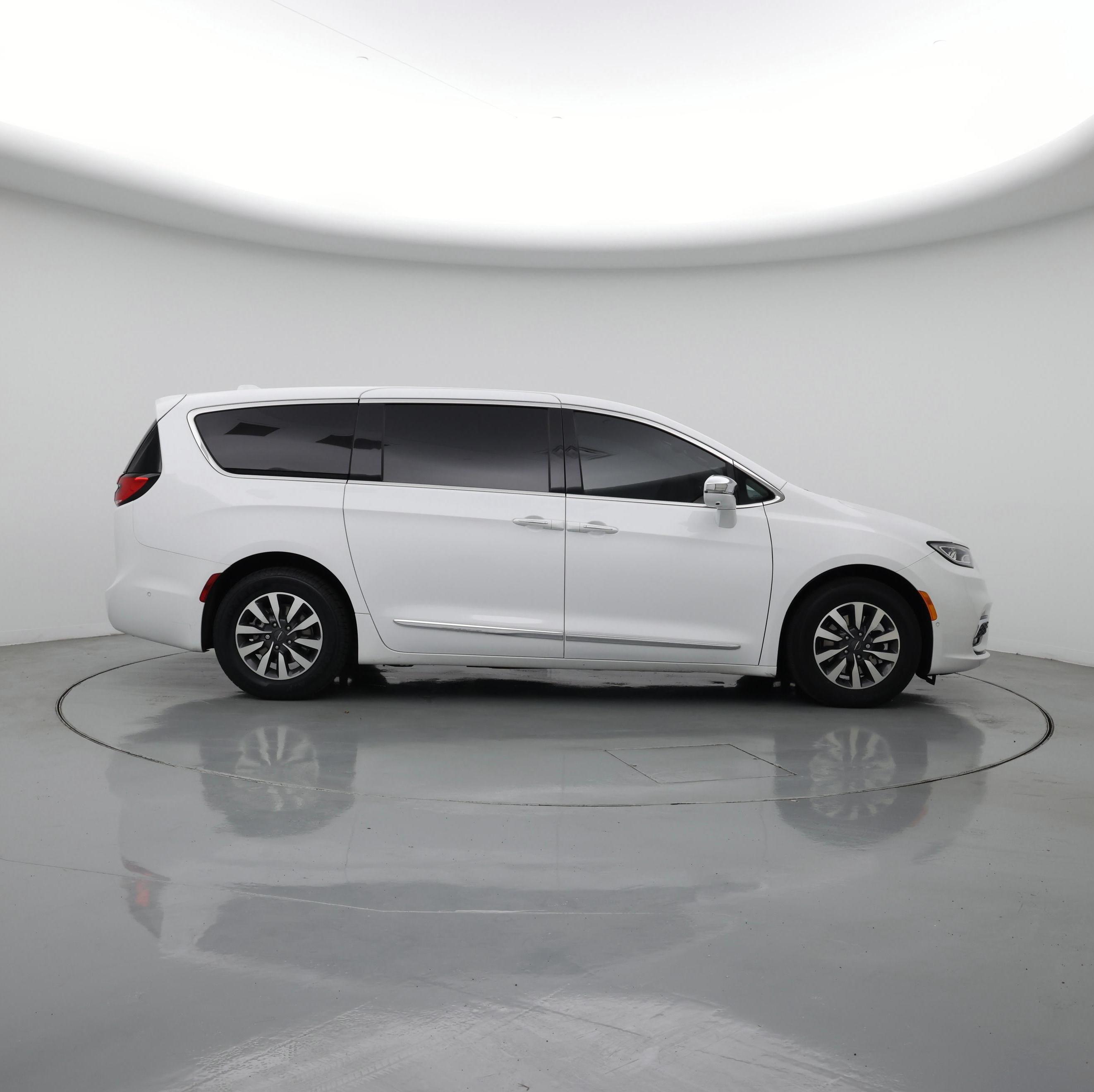 Thumbnail: 2022 Chrysler Pacifica - 7