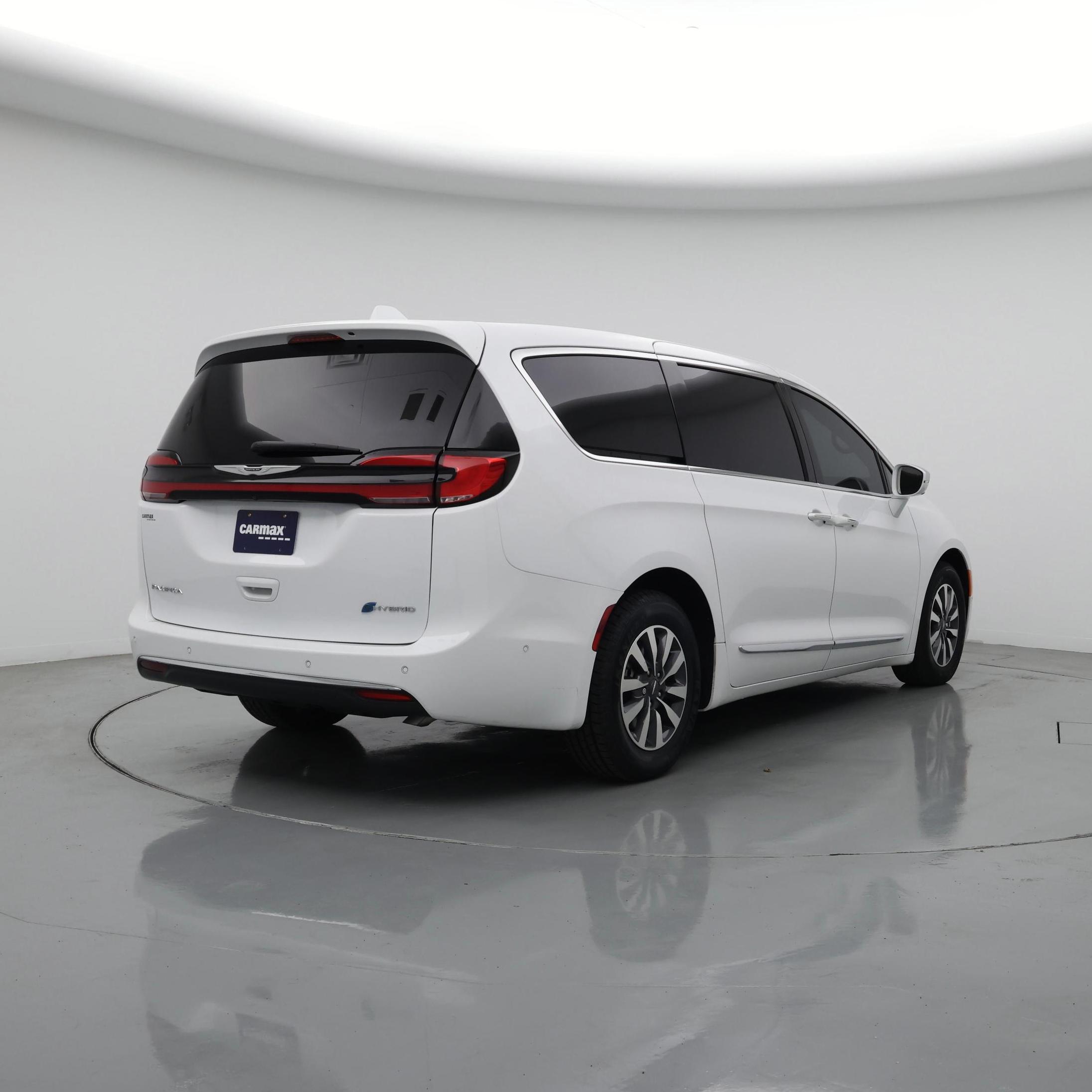 Thumbnail: 2022 Chrysler Pacifica - 8