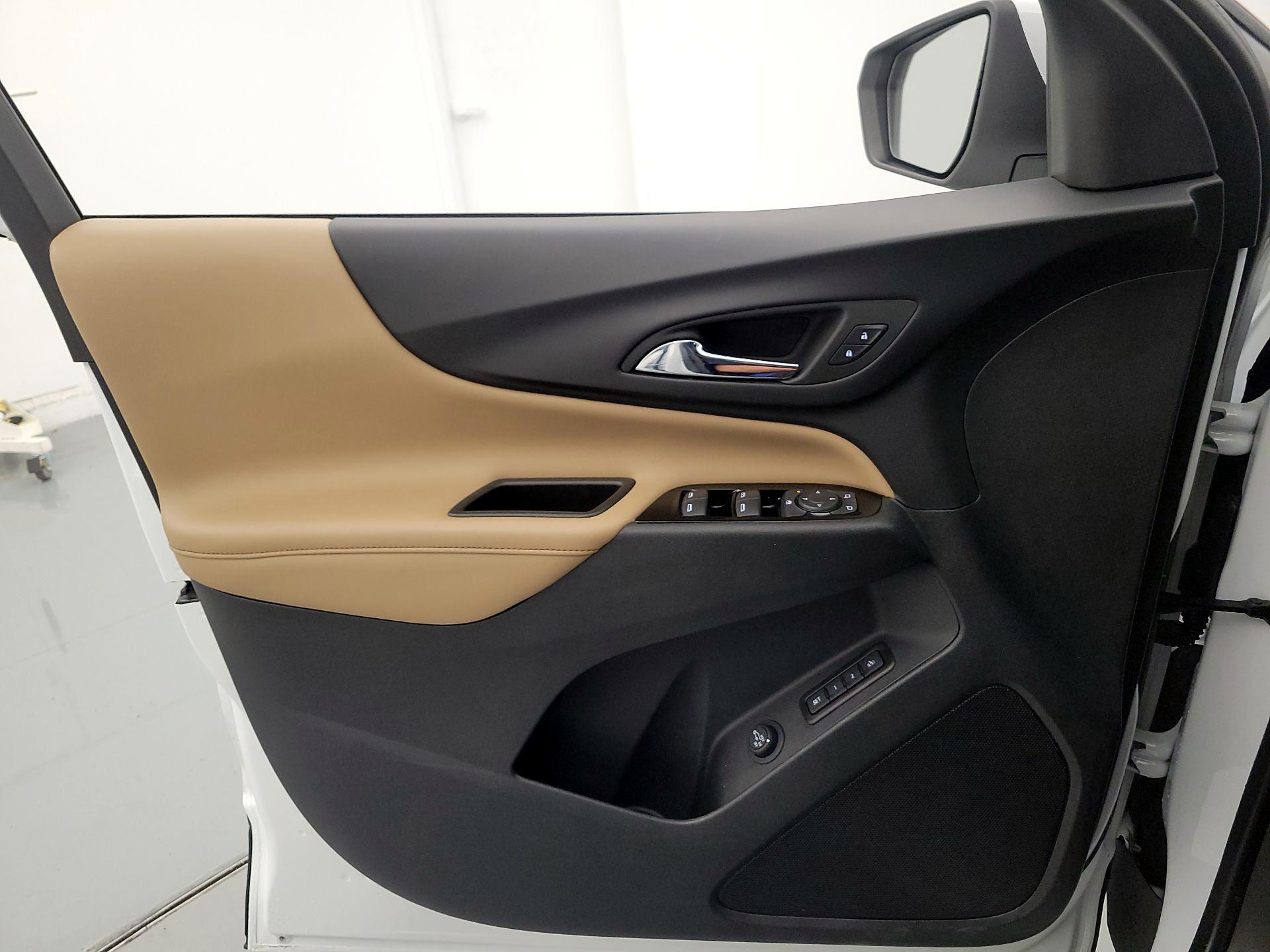 Thumbnail: 2022 Chevrolet Equinox - 12