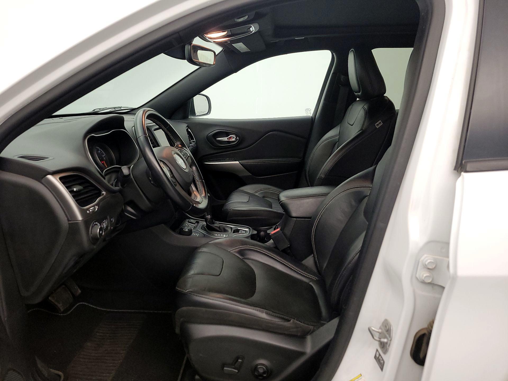 Thumbnail: 2021 Jeep Cherokee - 11