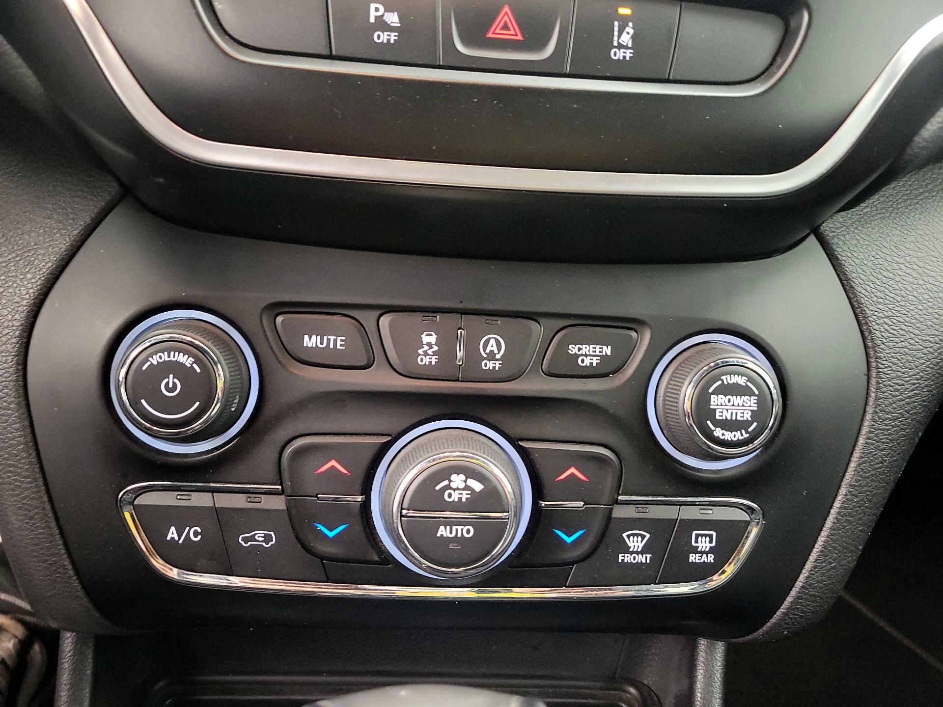 Thumbnail: 2021 Jeep Cherokee - 16