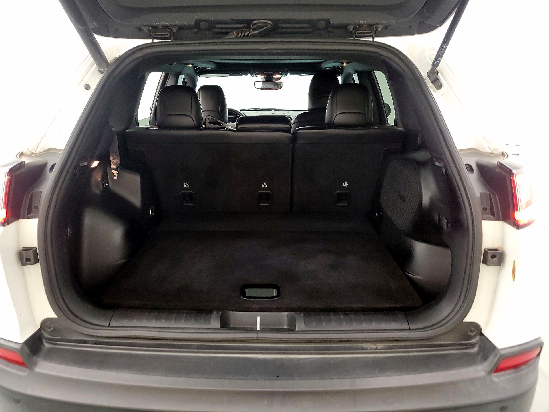 Thumbnail: 2021 Jeep Cherokee - 20