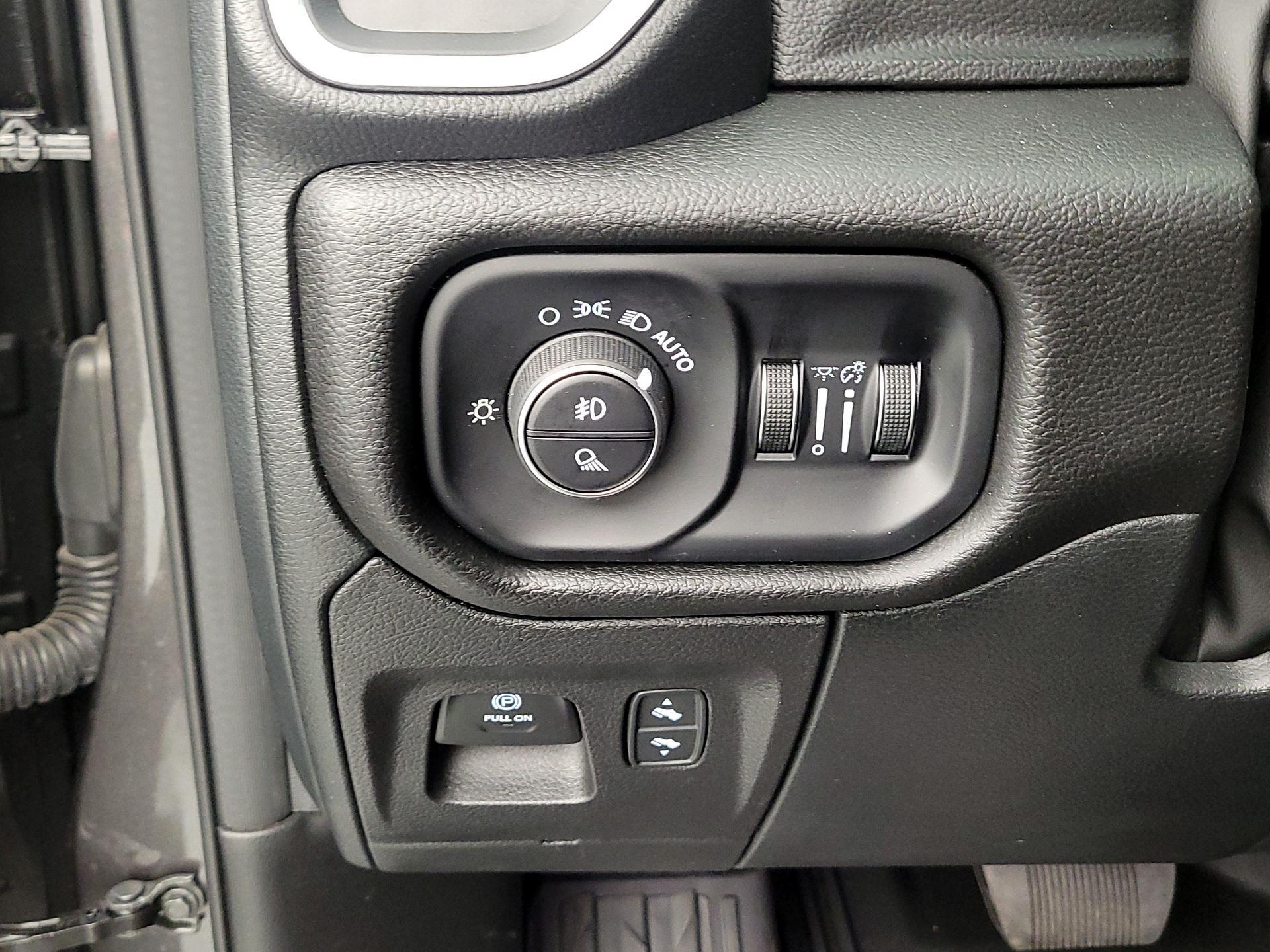 Thumbnail: 2025 RAM 1500 - 13