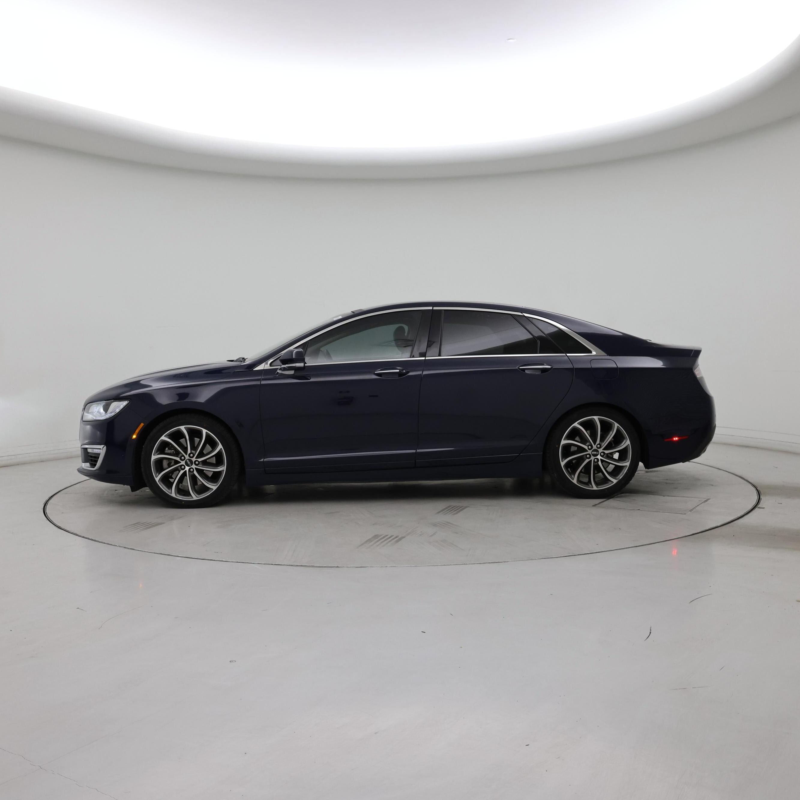 Thumbnail: 2018 Lincoln MKZ - 3