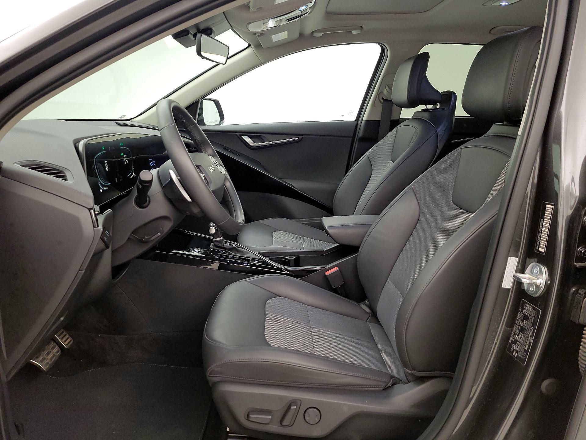 Thumbnail: 2023 Kia Niro - 11