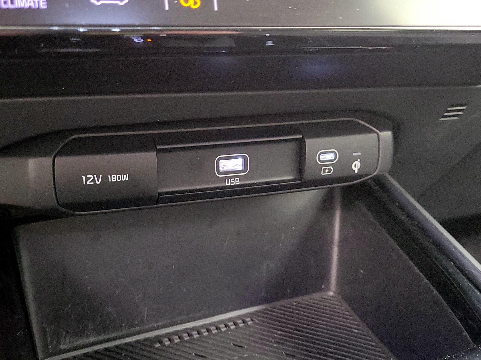 Thumbnail: 2023 Kia Niro - 17