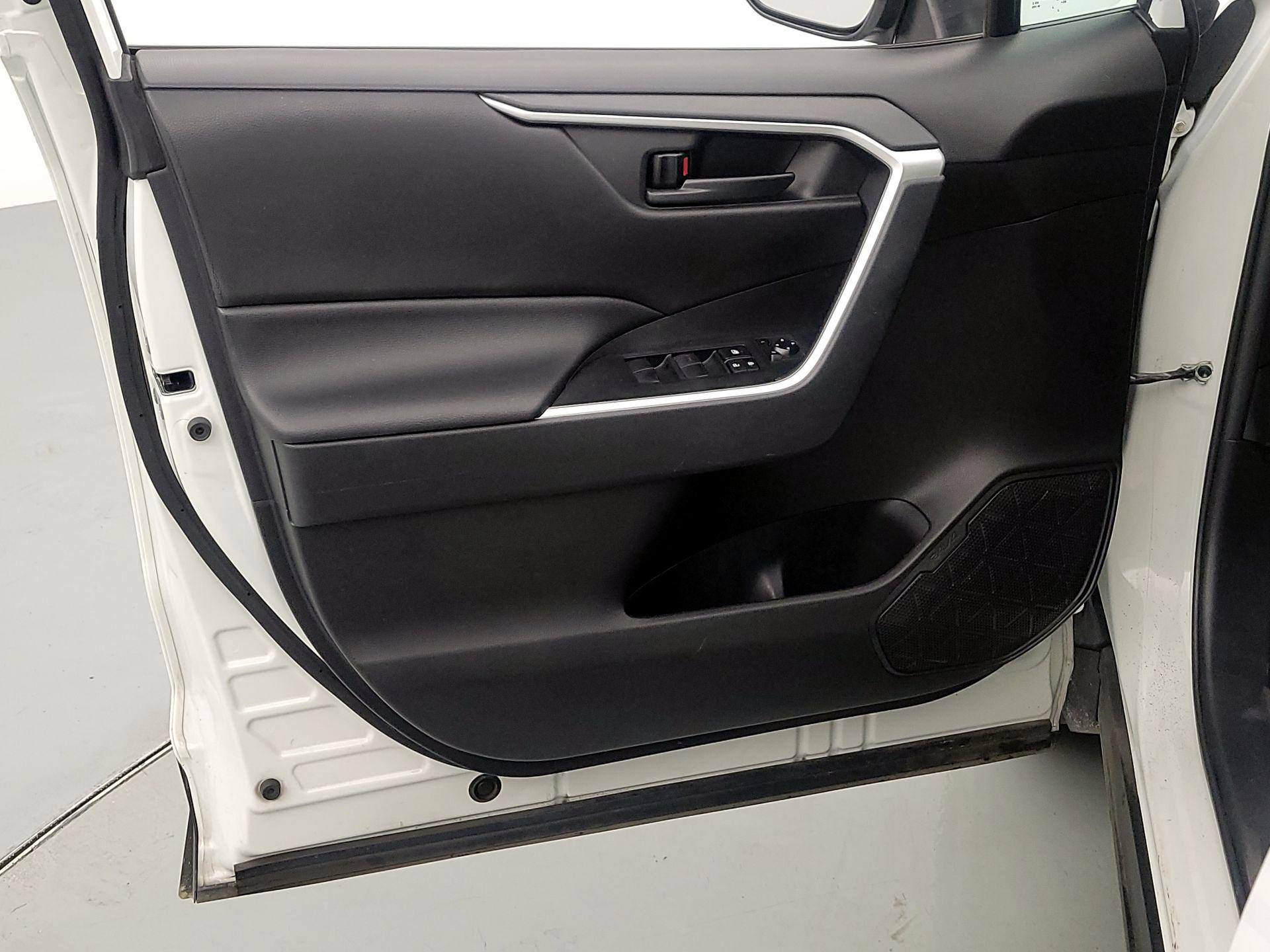 Thumbnail: 2021 Toyota RAV4 - 12