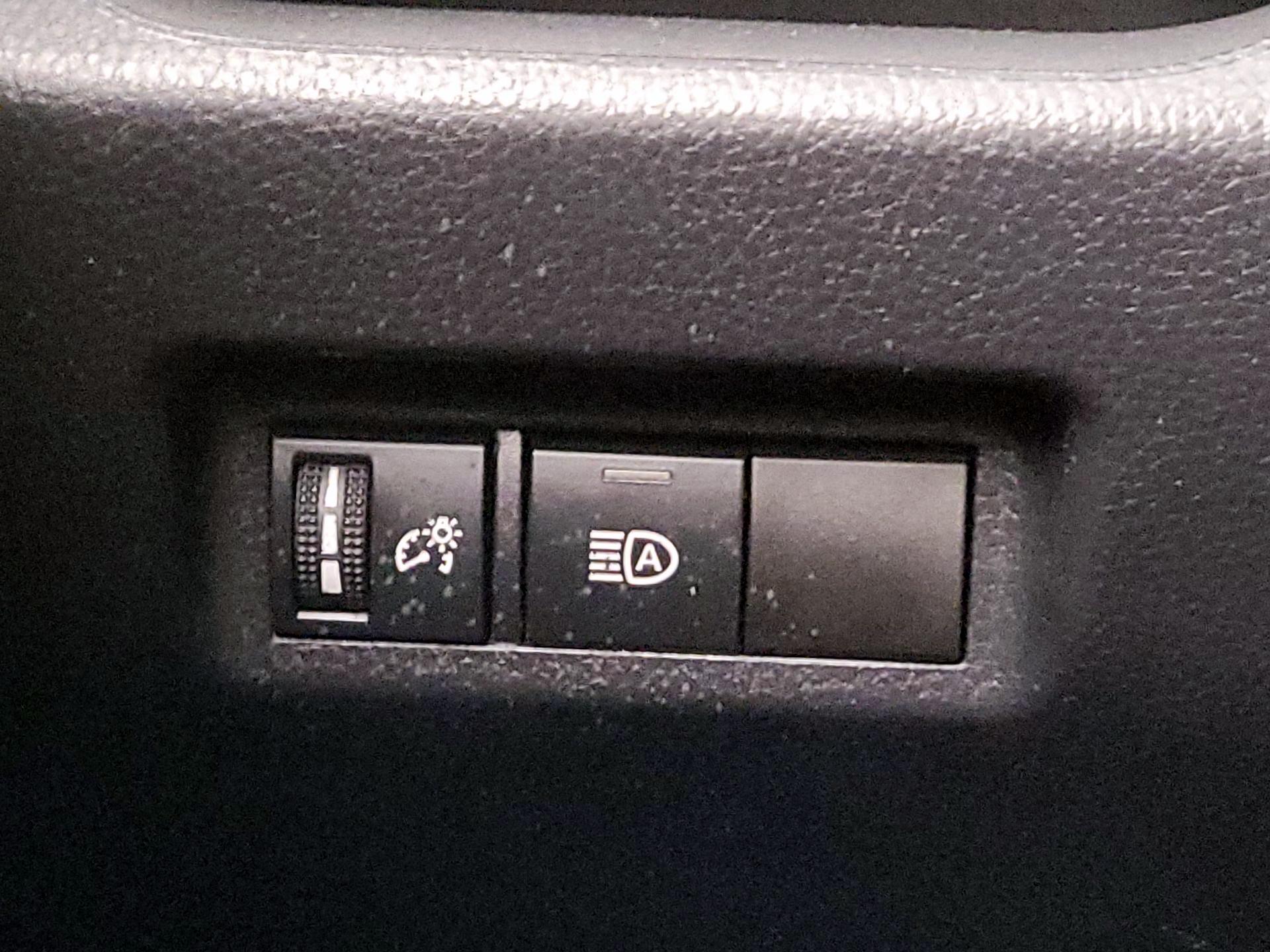 Thumbnail: 2021 Toyota RAV4 - 13